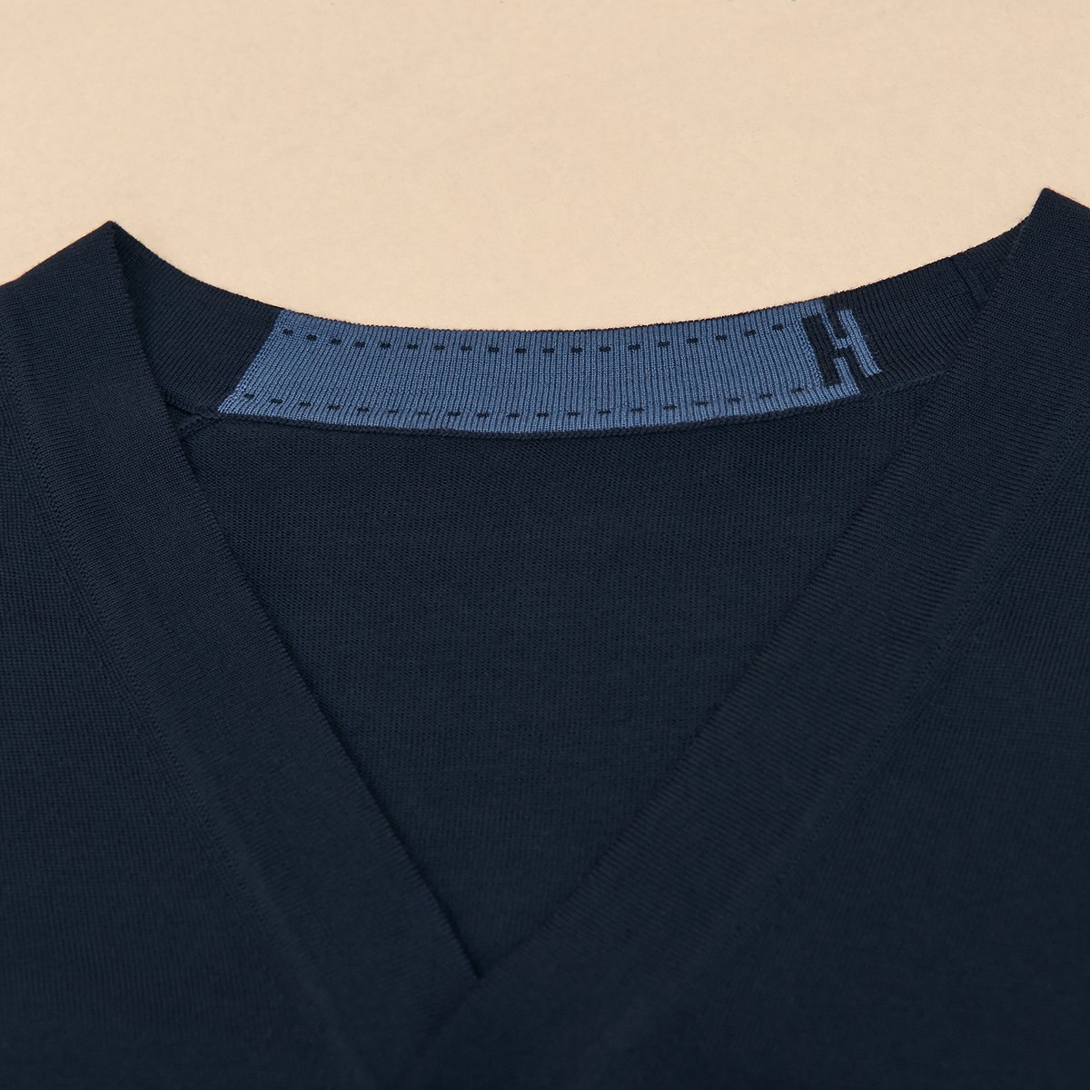 "Detail H" buttoned cardigan