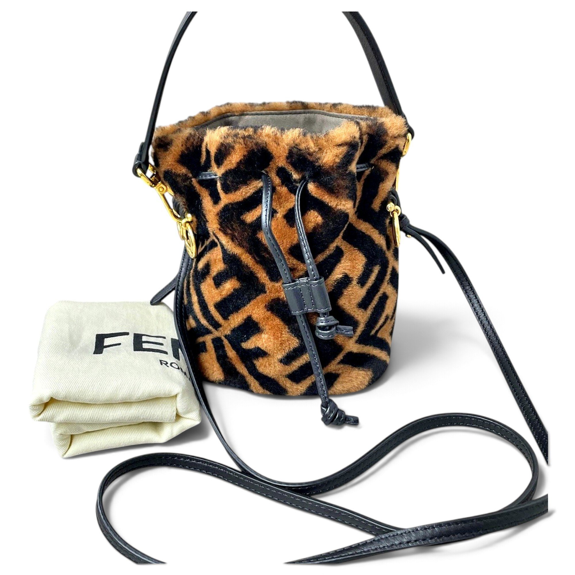 Mon Trésor cashmere handbag
