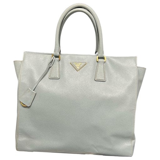 Monochrome leather handbag