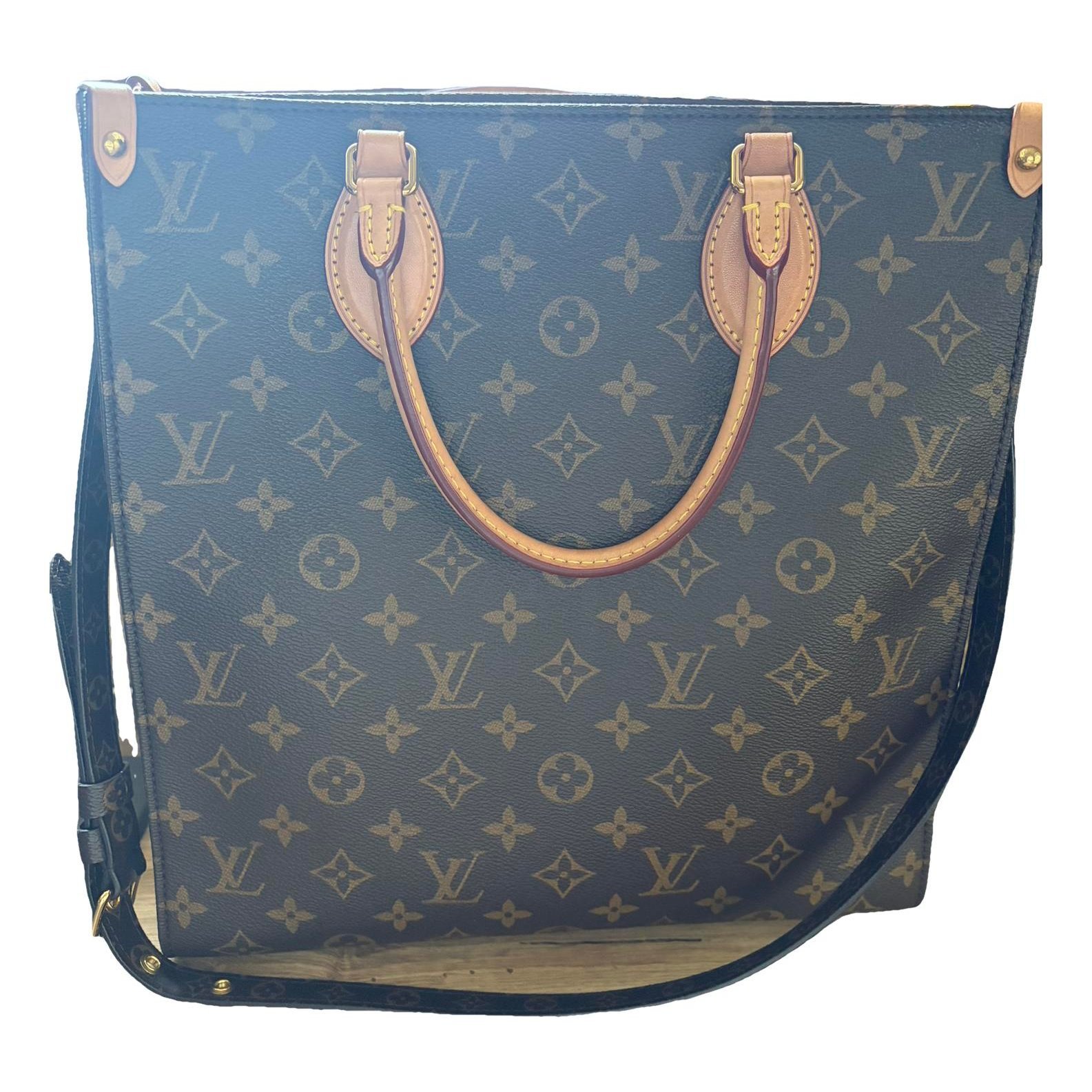 Plat leather handbag