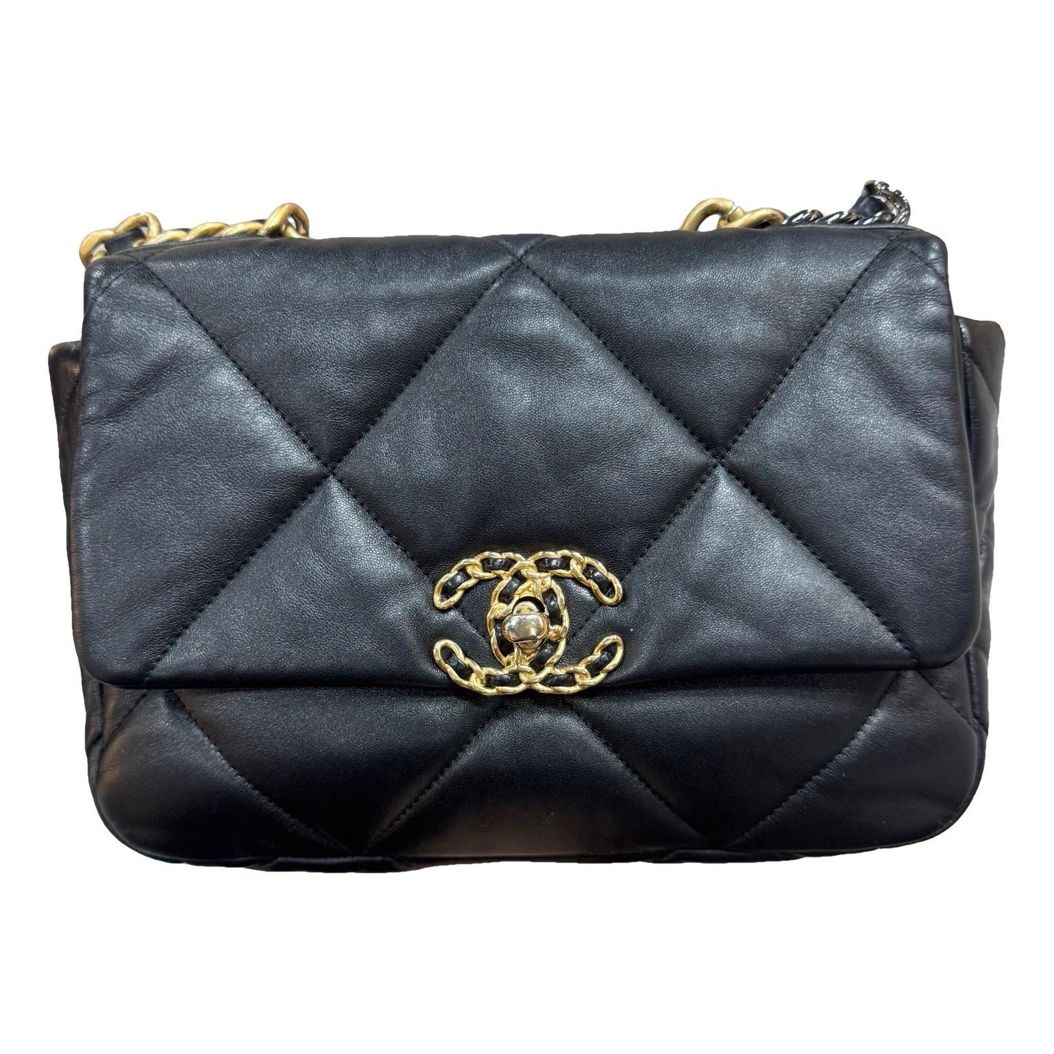 Chanel 19 leather handbag