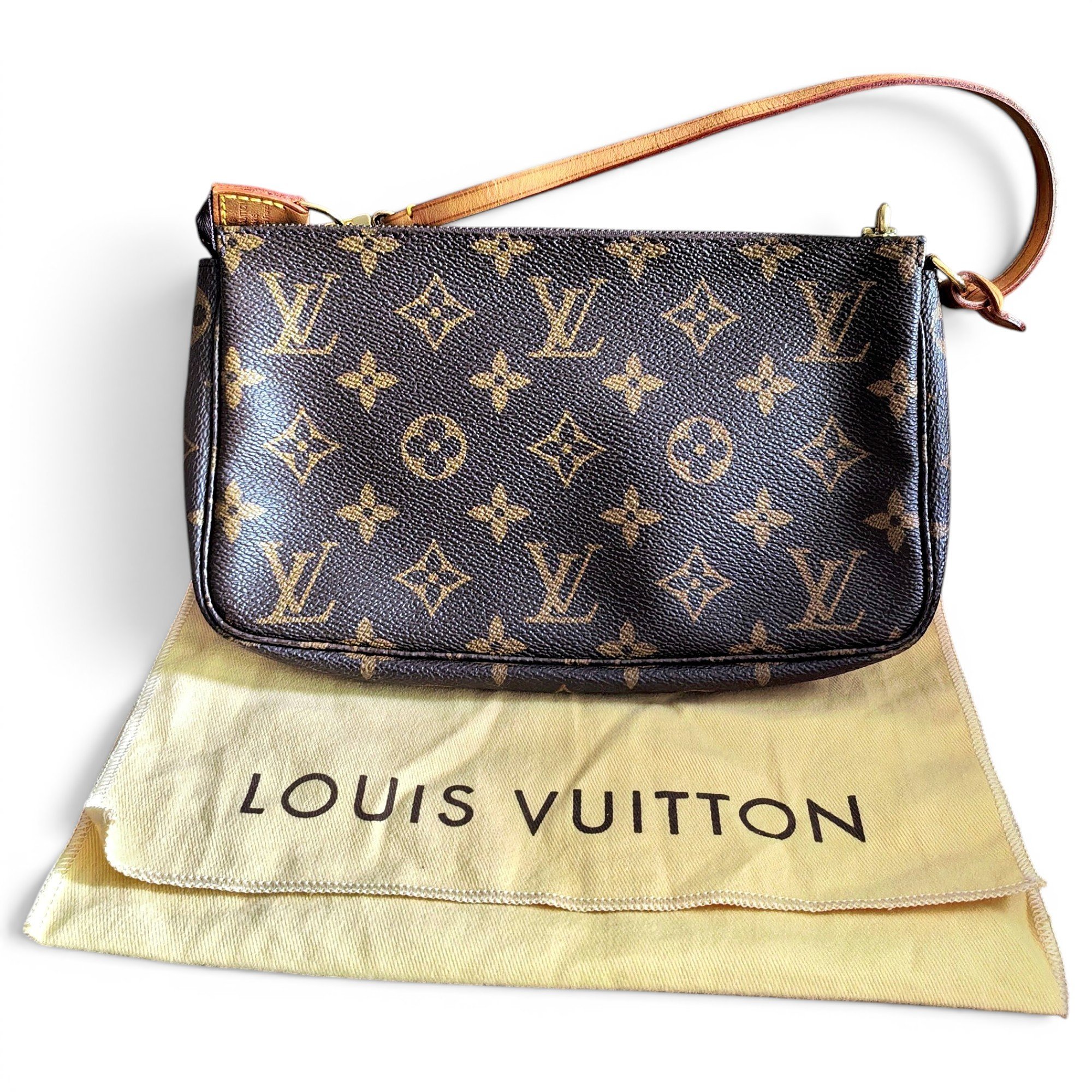 Pochette Accessoire leather handbag