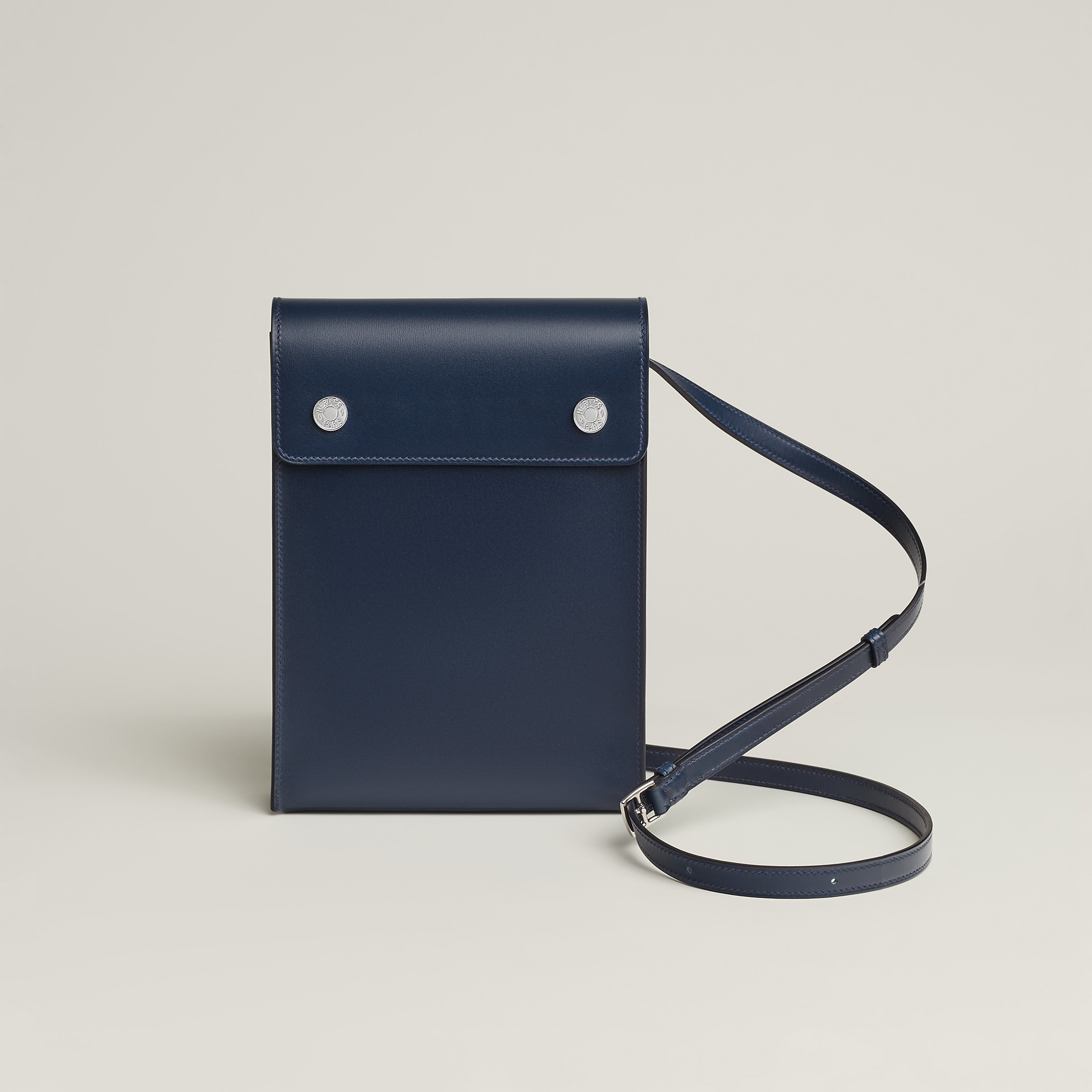 Hermèsnap Vertical To Go pouch