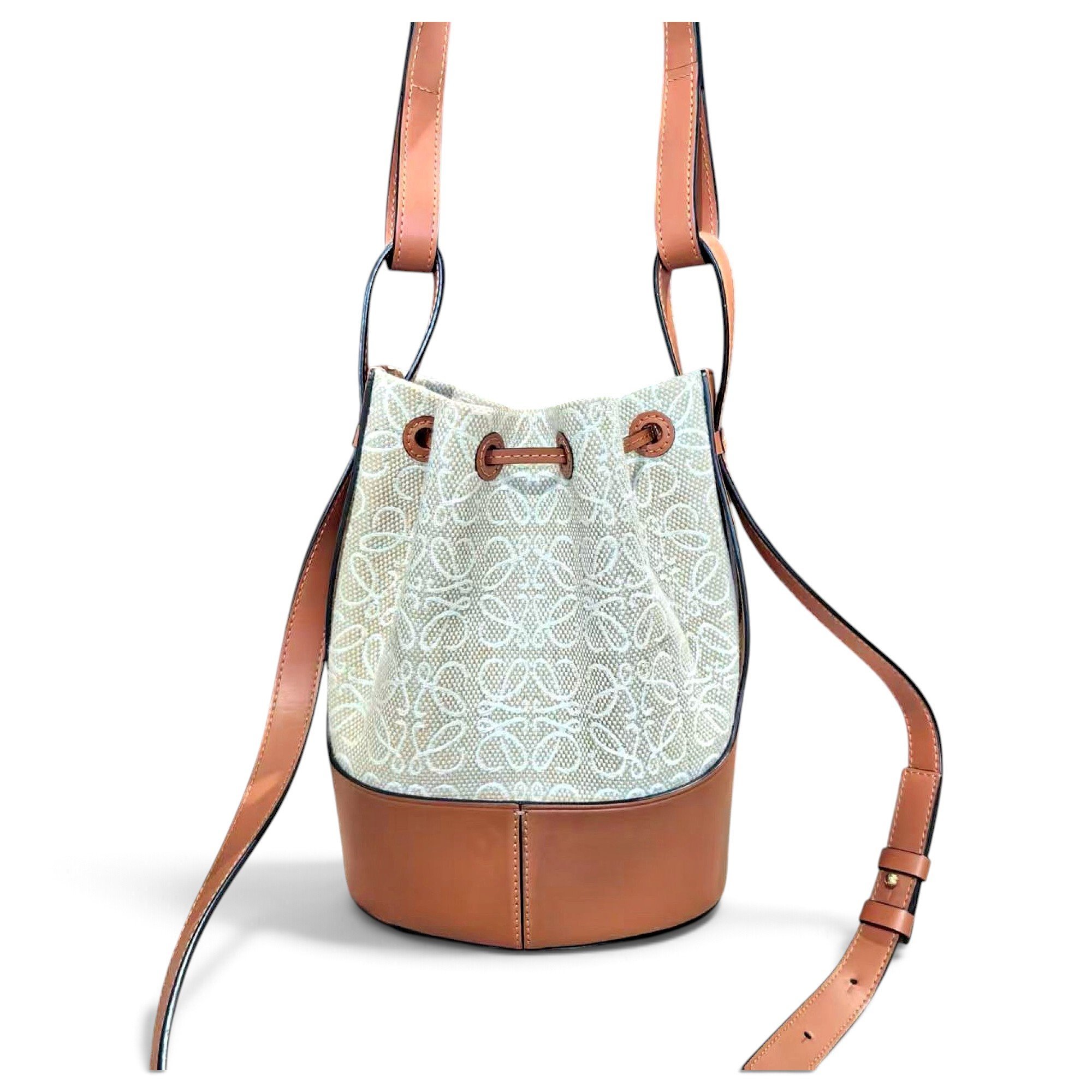 Balloon leather handbag