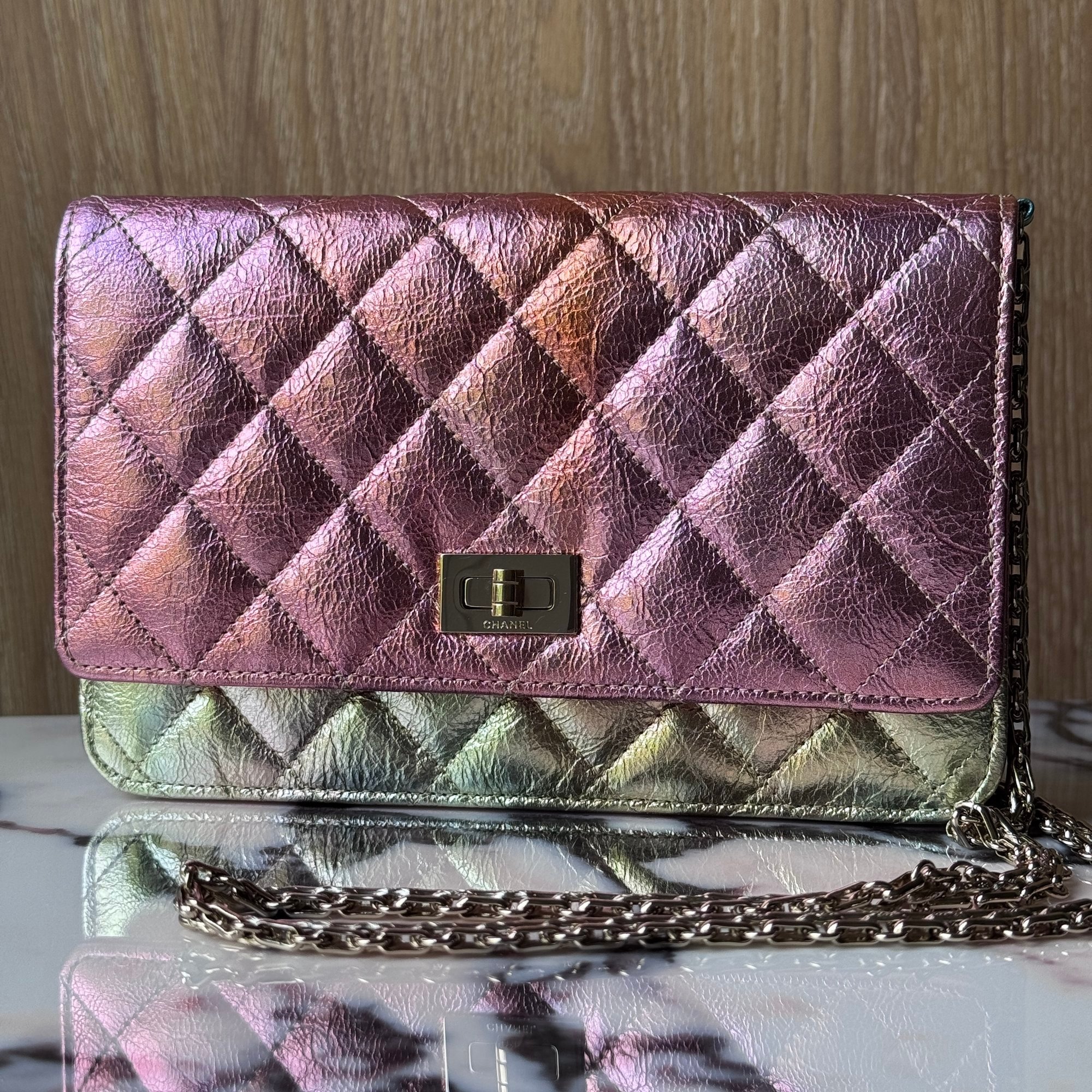 Wallet On Chain 2.55 leather crossbody bag
