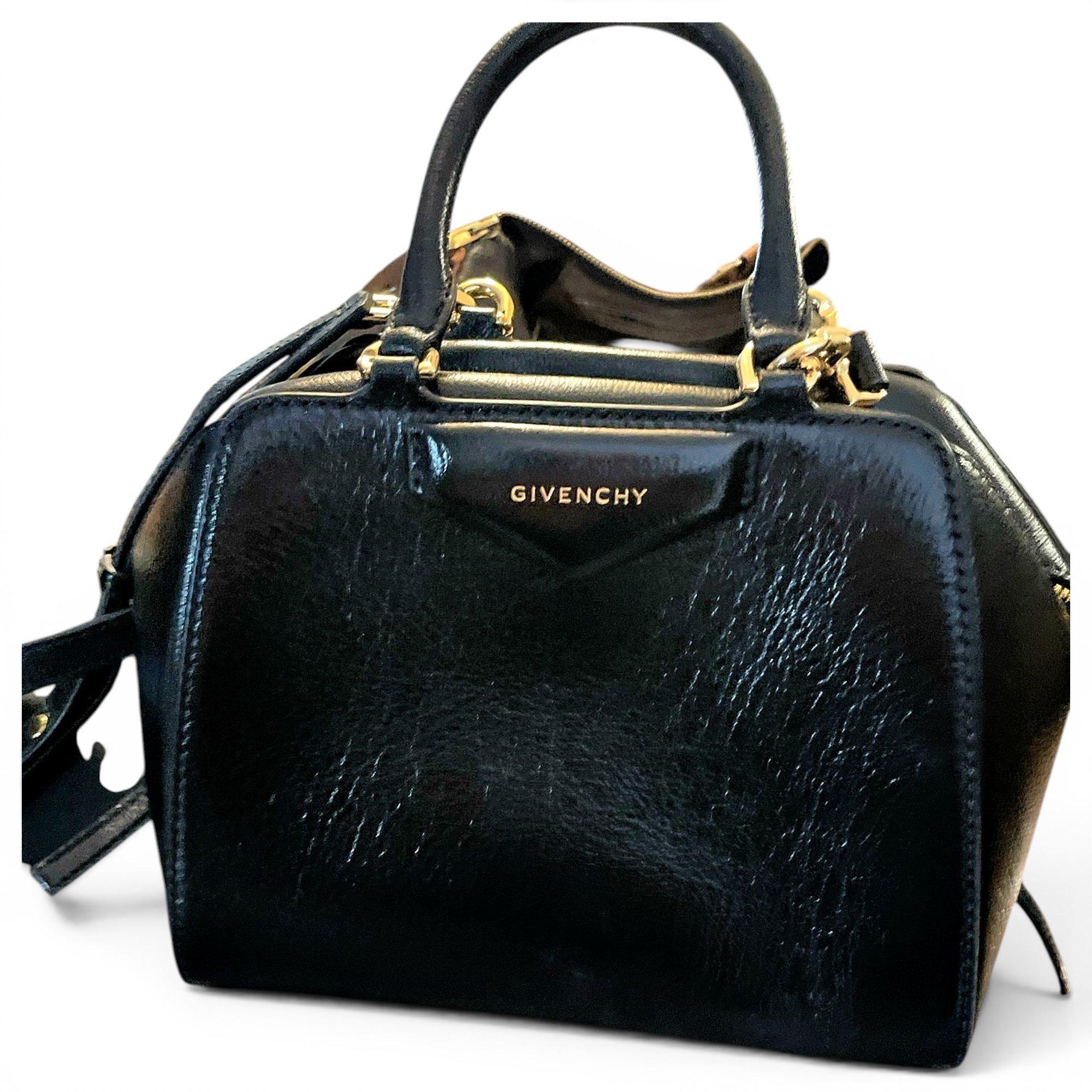 Antigona leather handbag