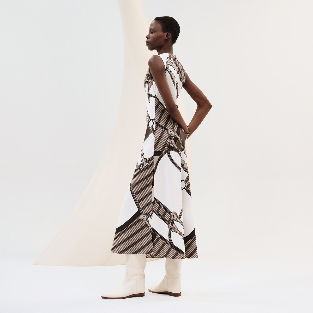 Hermès Robe longue imprimé « Coaching Remix » Blanc Cassé | BagUSeek