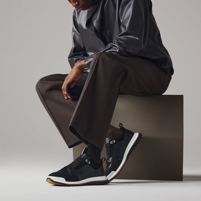 Noir Leader Sneaker