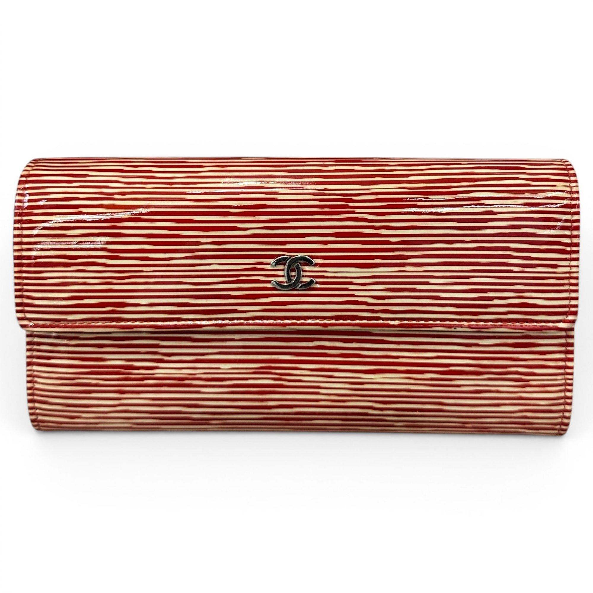 Wallet On Chain Timeless/Classique patent leather crossbody bag