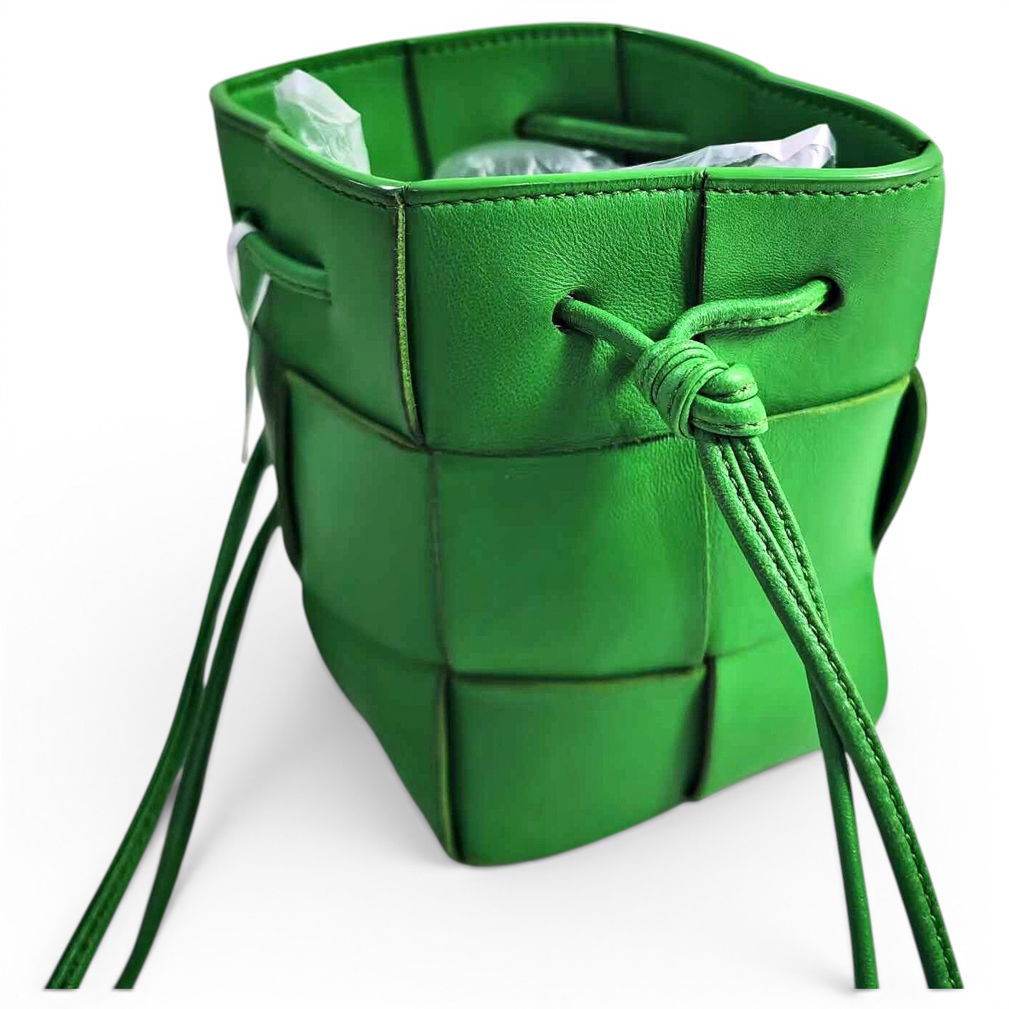 Cassette Bucket leather handbag