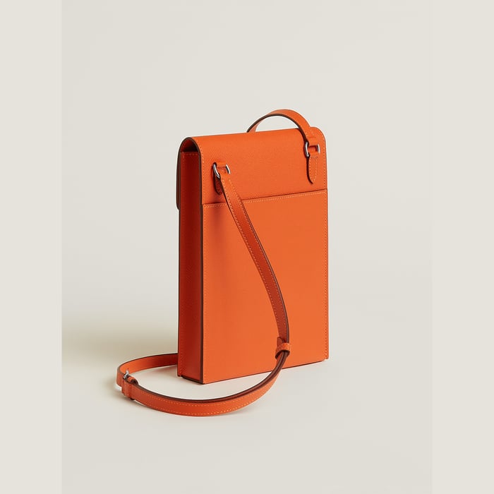 Feu Hermèsnap Vertical to Go Lacquered Pouch