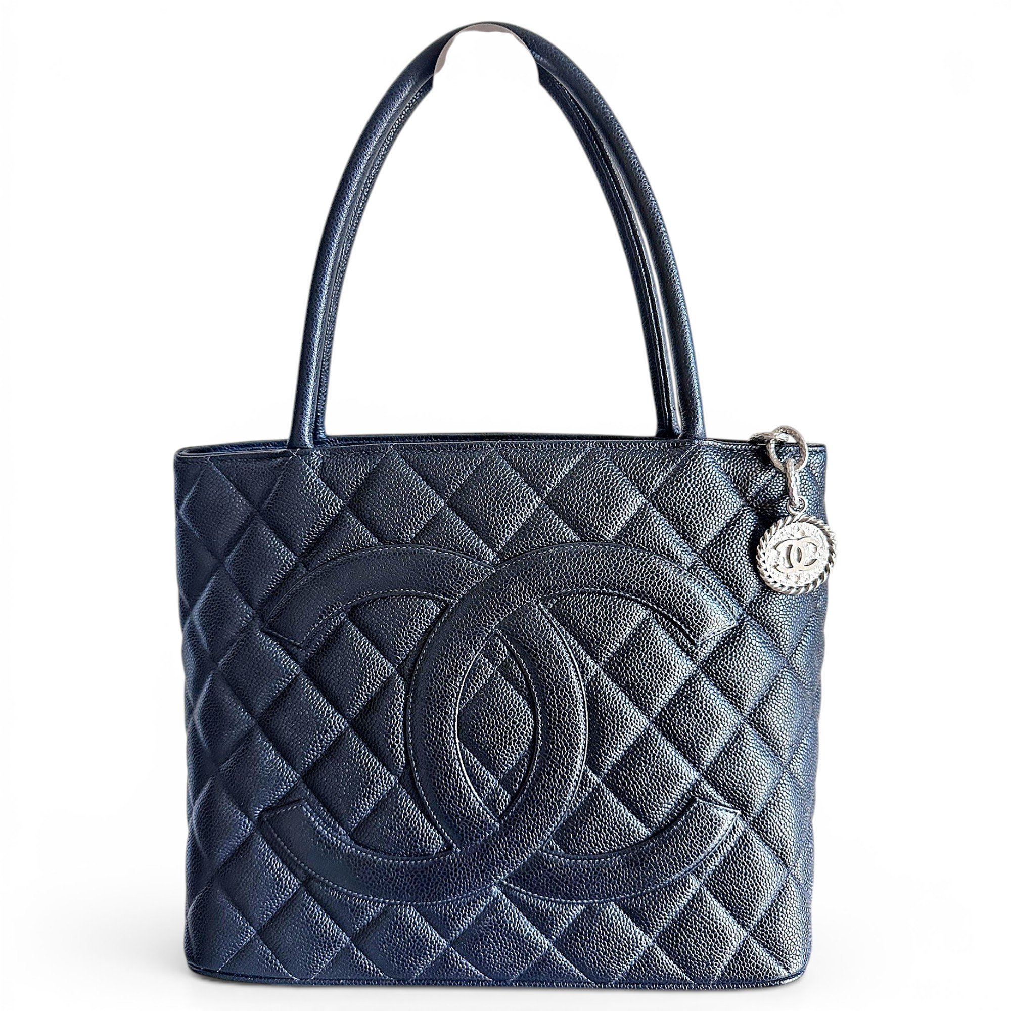 Médaillon leather handbag