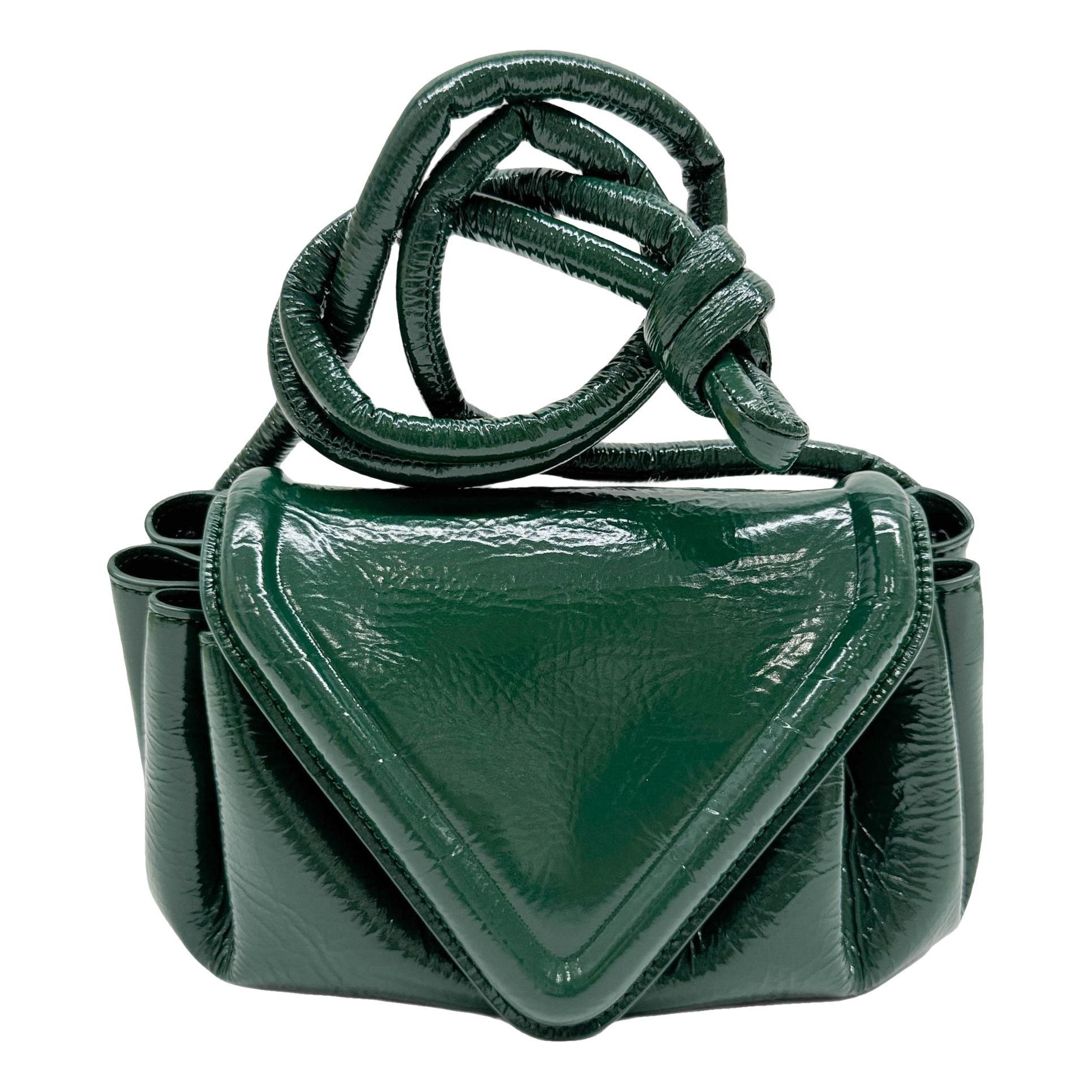 Beak patent leather handbag
