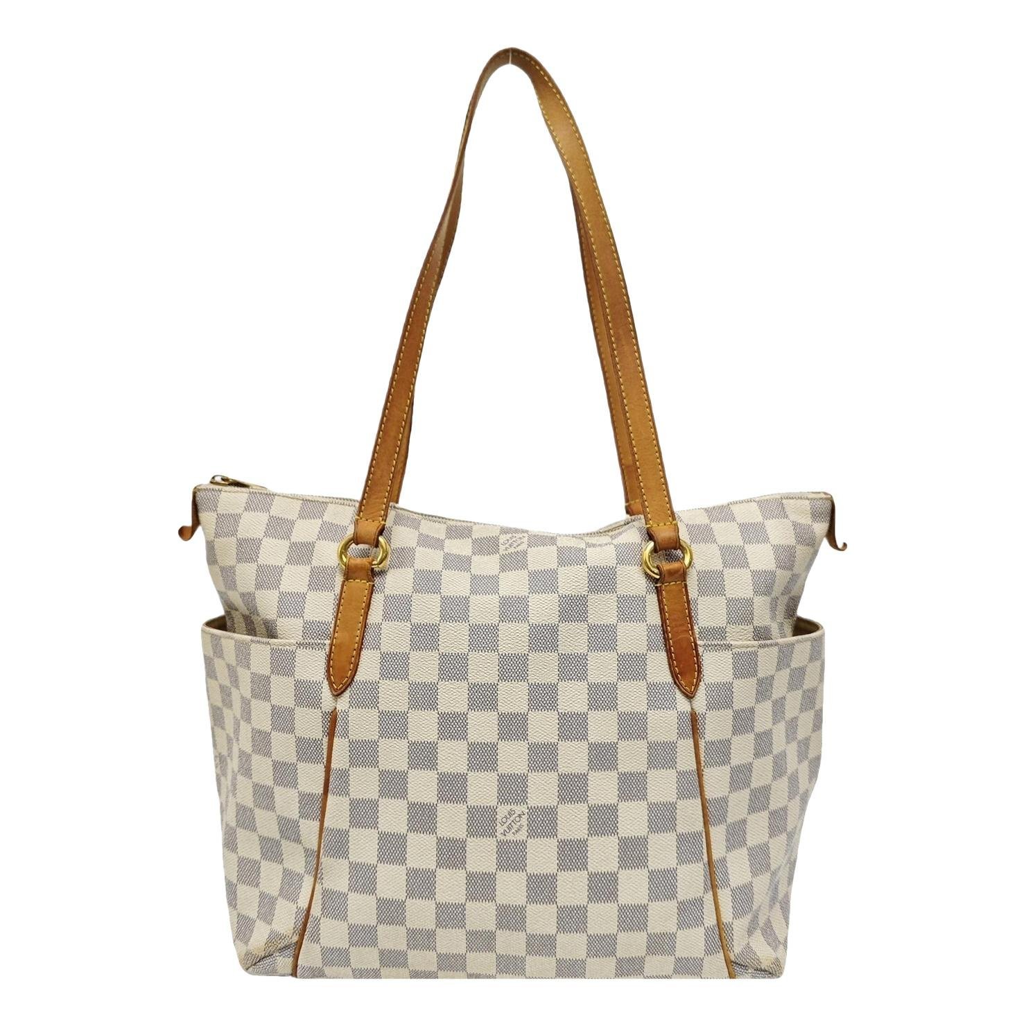 Totally leather handbag