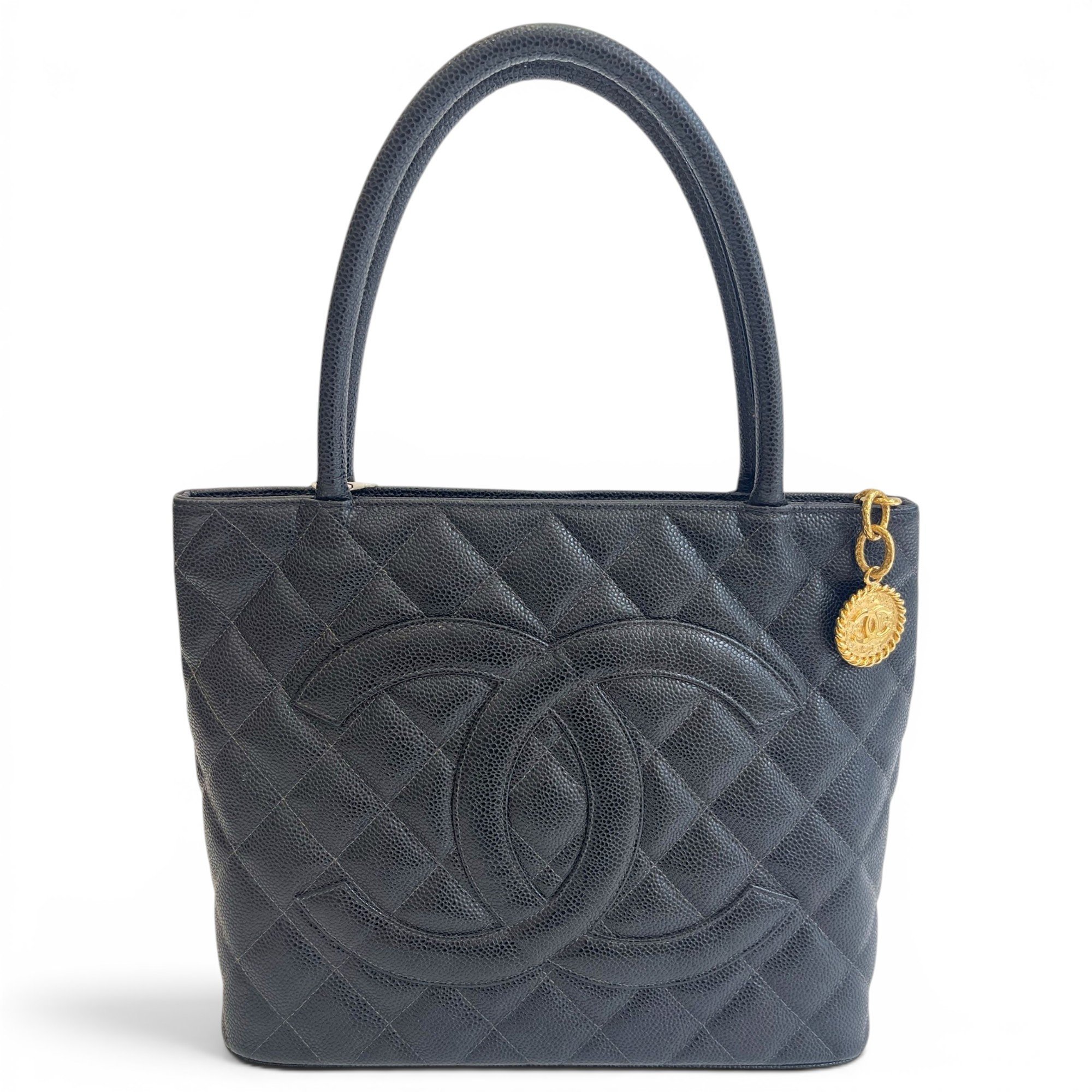 Médaillon leather tote