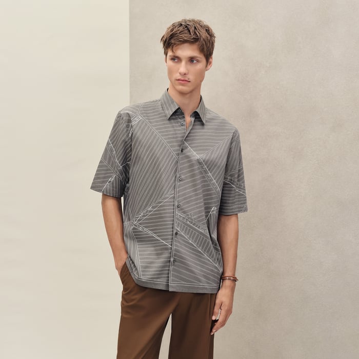 Gris Éléphant "Vent Portant Finesse" Short-sleeve Straight Cut Shirt