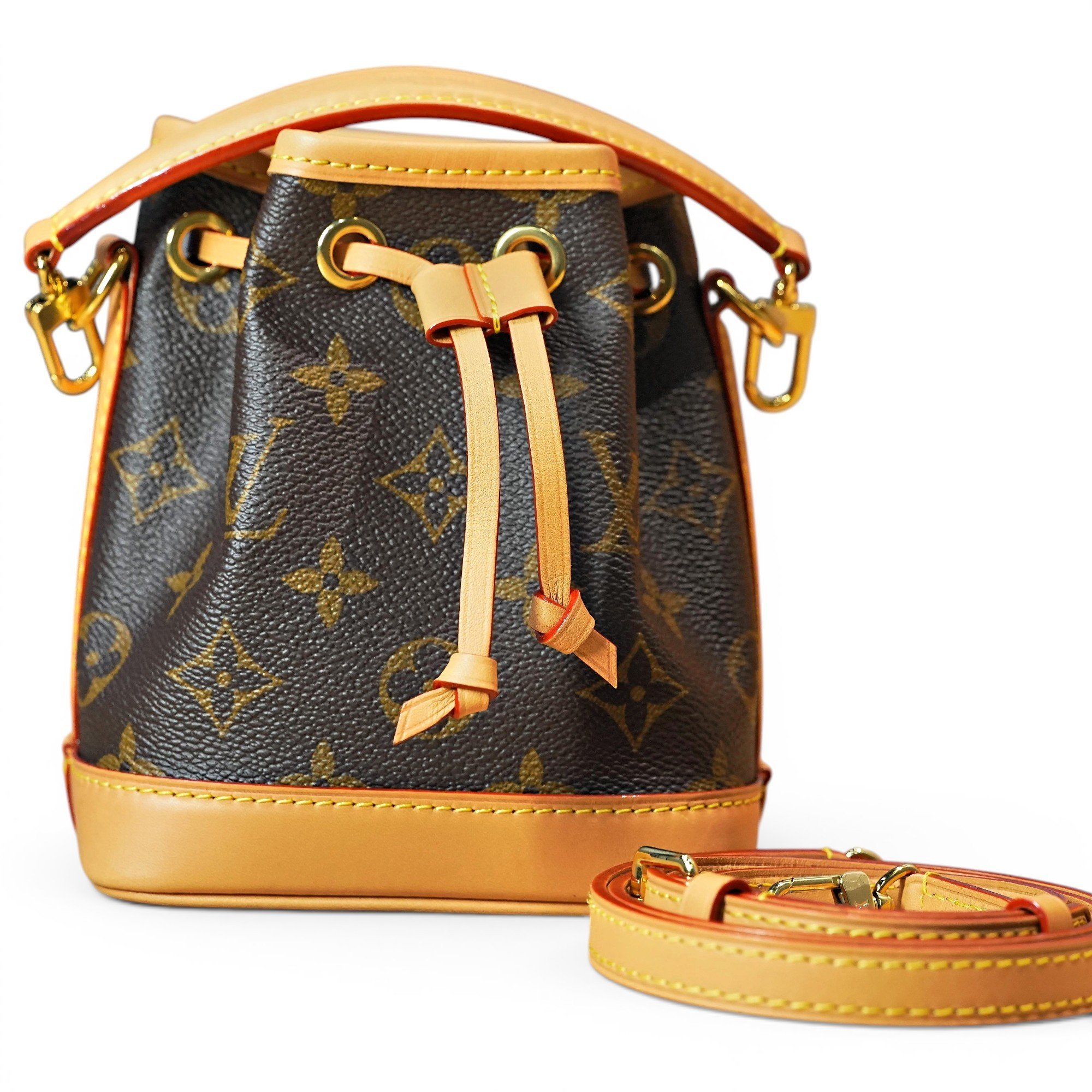 Nano Noé leather crossbody bag