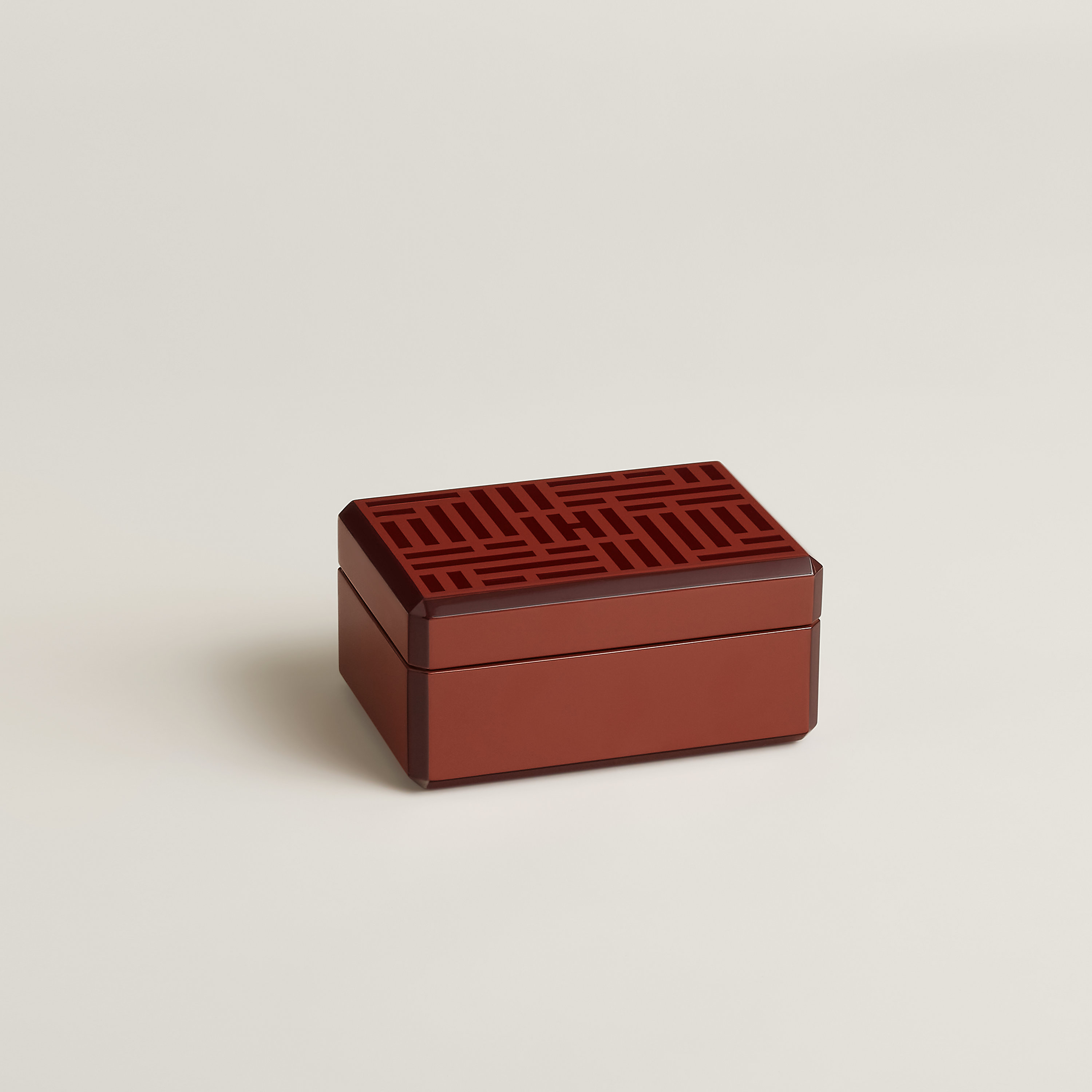Facettes H en Dedale ring box