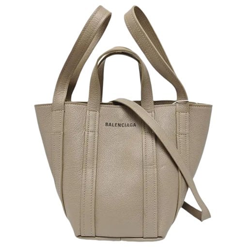 Everyday leather handbag
