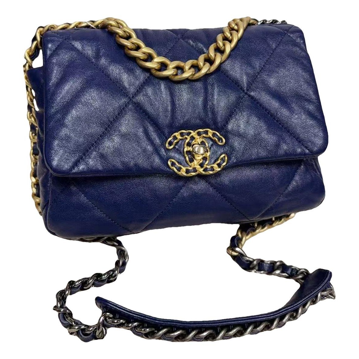 Chanel 19 leather handbag