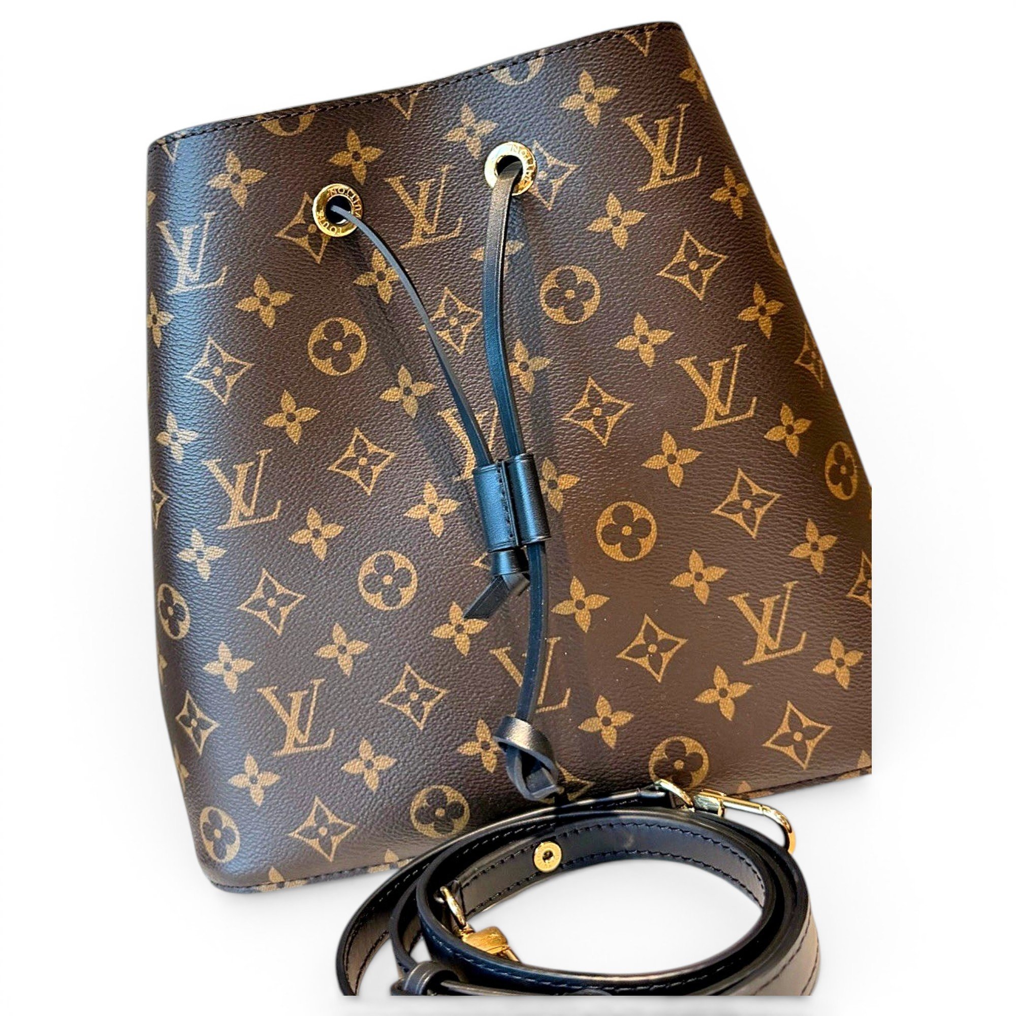 NéoNoé leather handbag