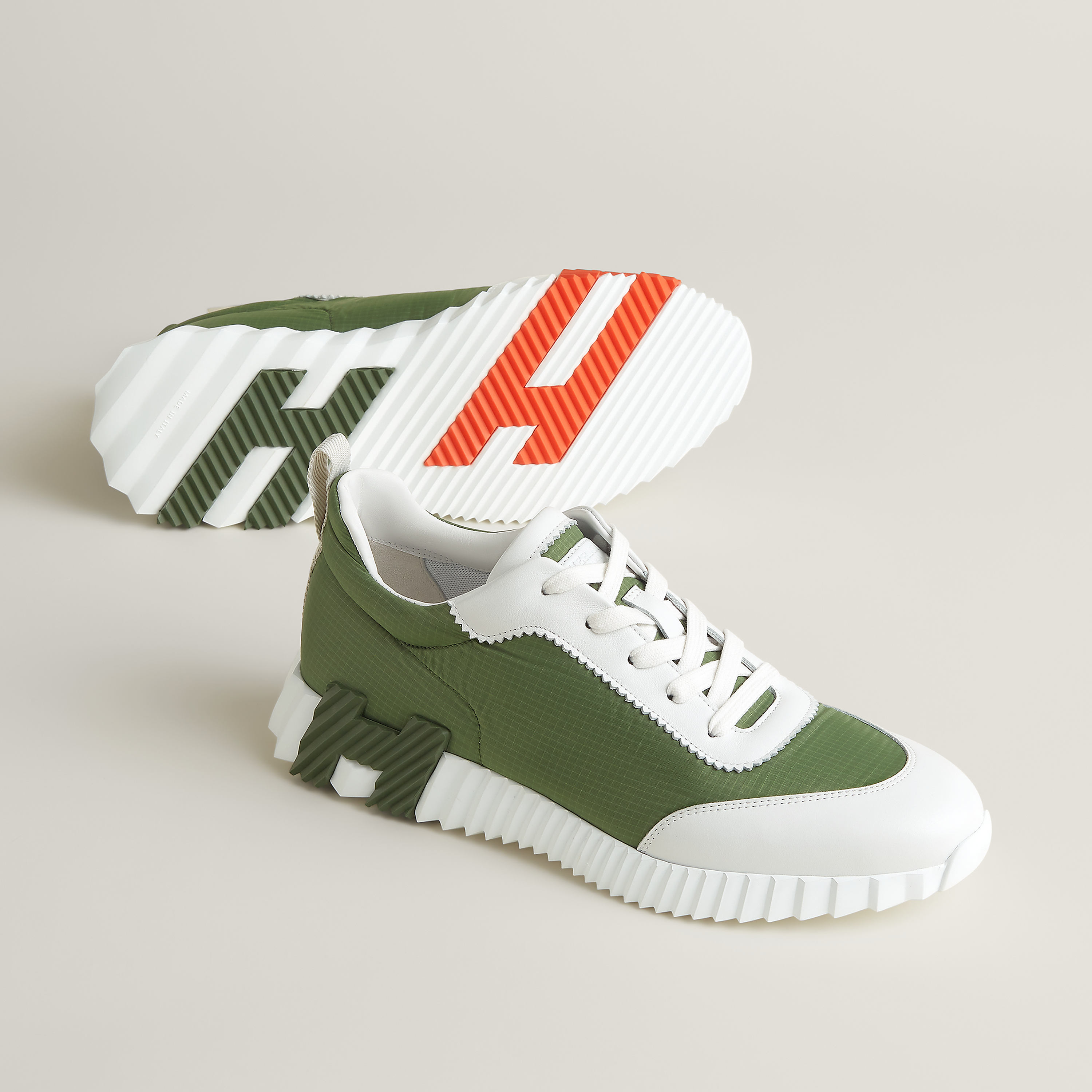Bouncing sneaker