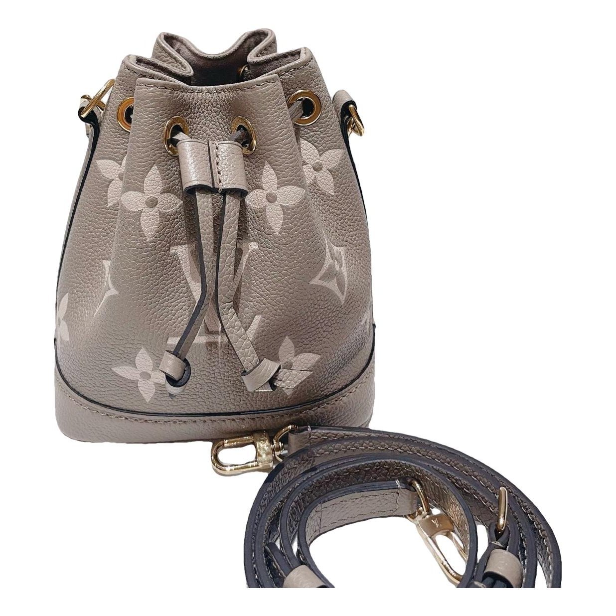 Nano Noé leather handbag