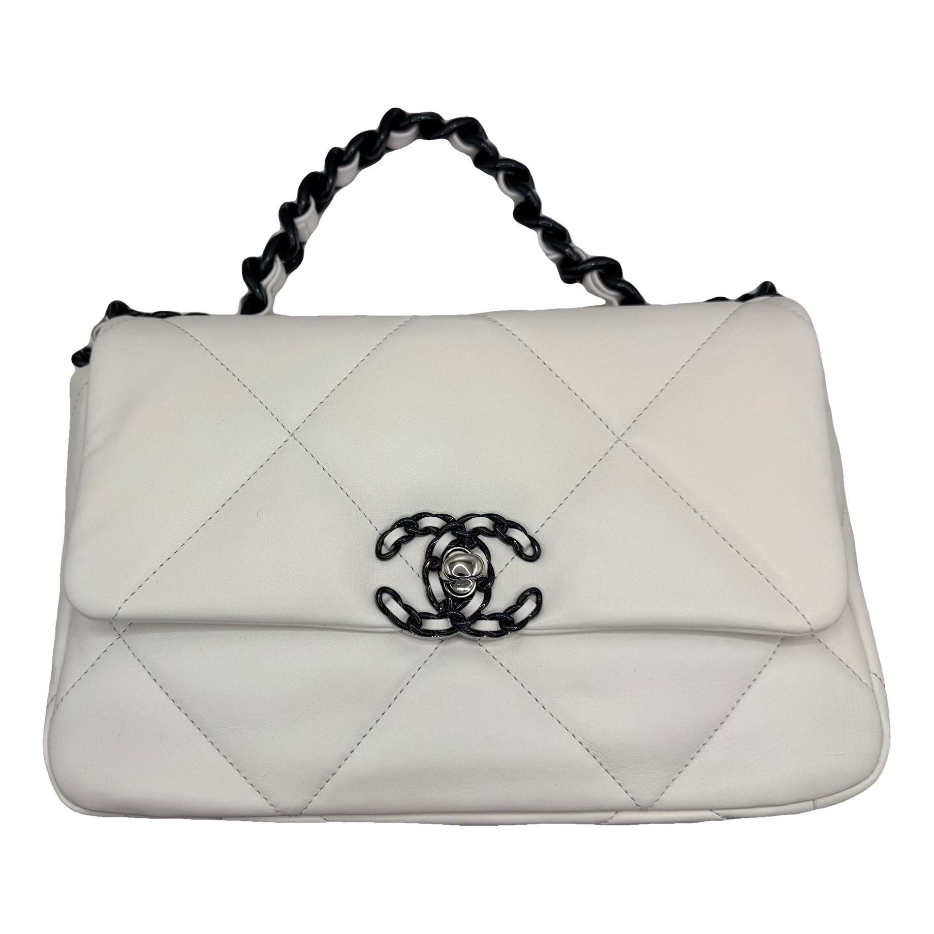 Chanel 19 leather handbag
