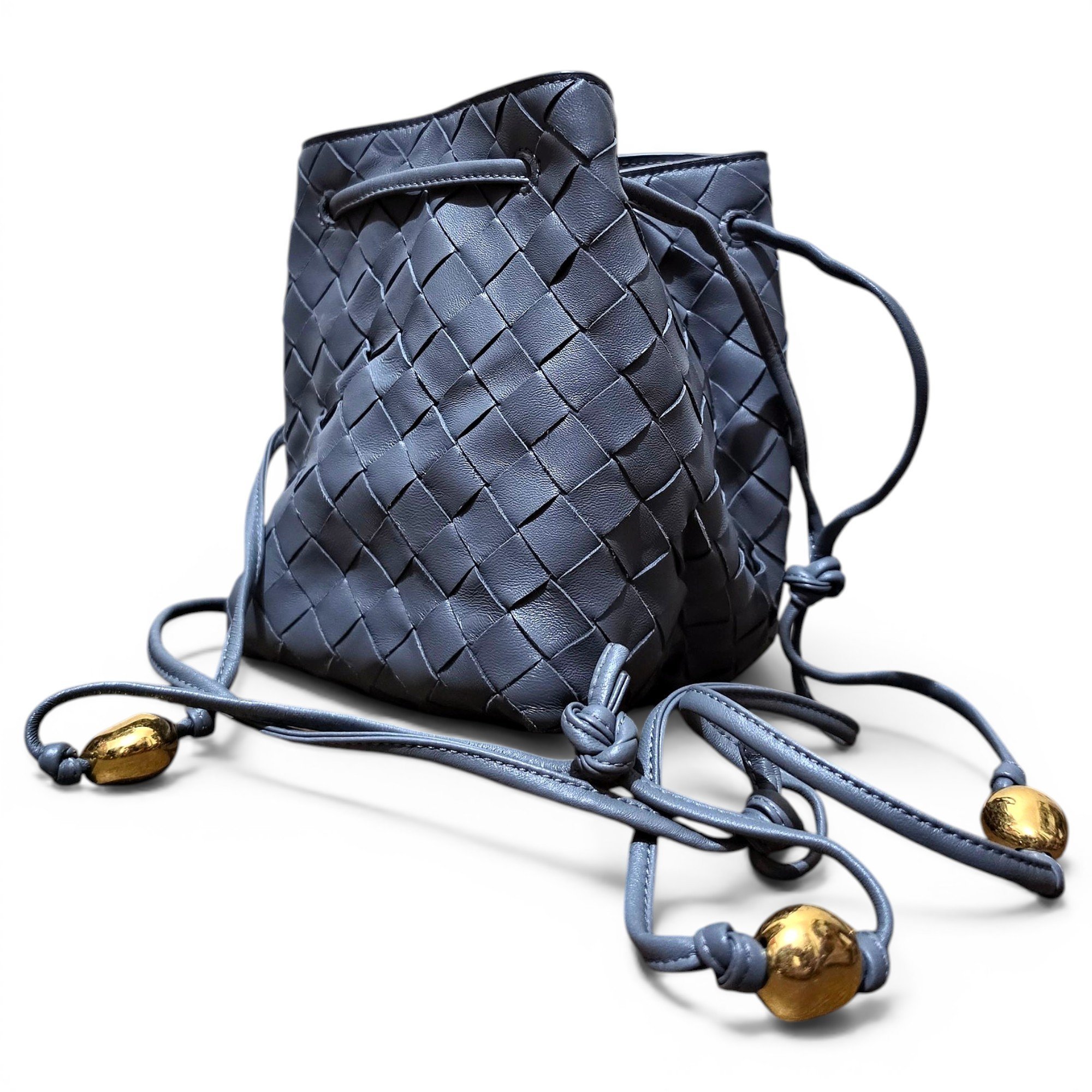 Cassette Bucket leather crossbody bag