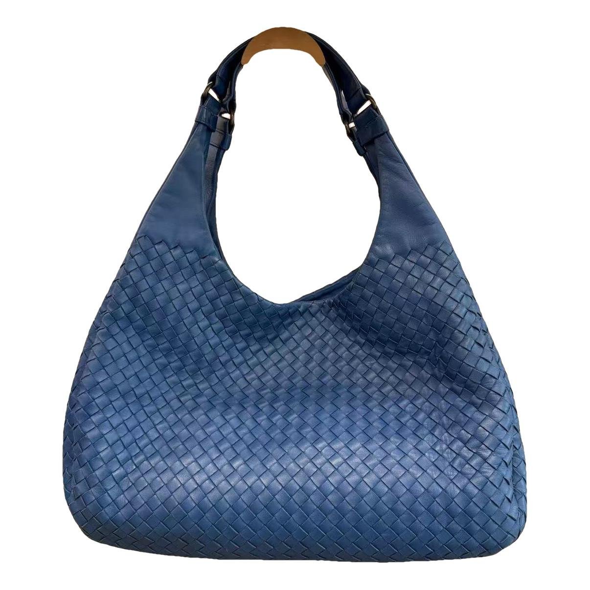 Veneta leather handbag