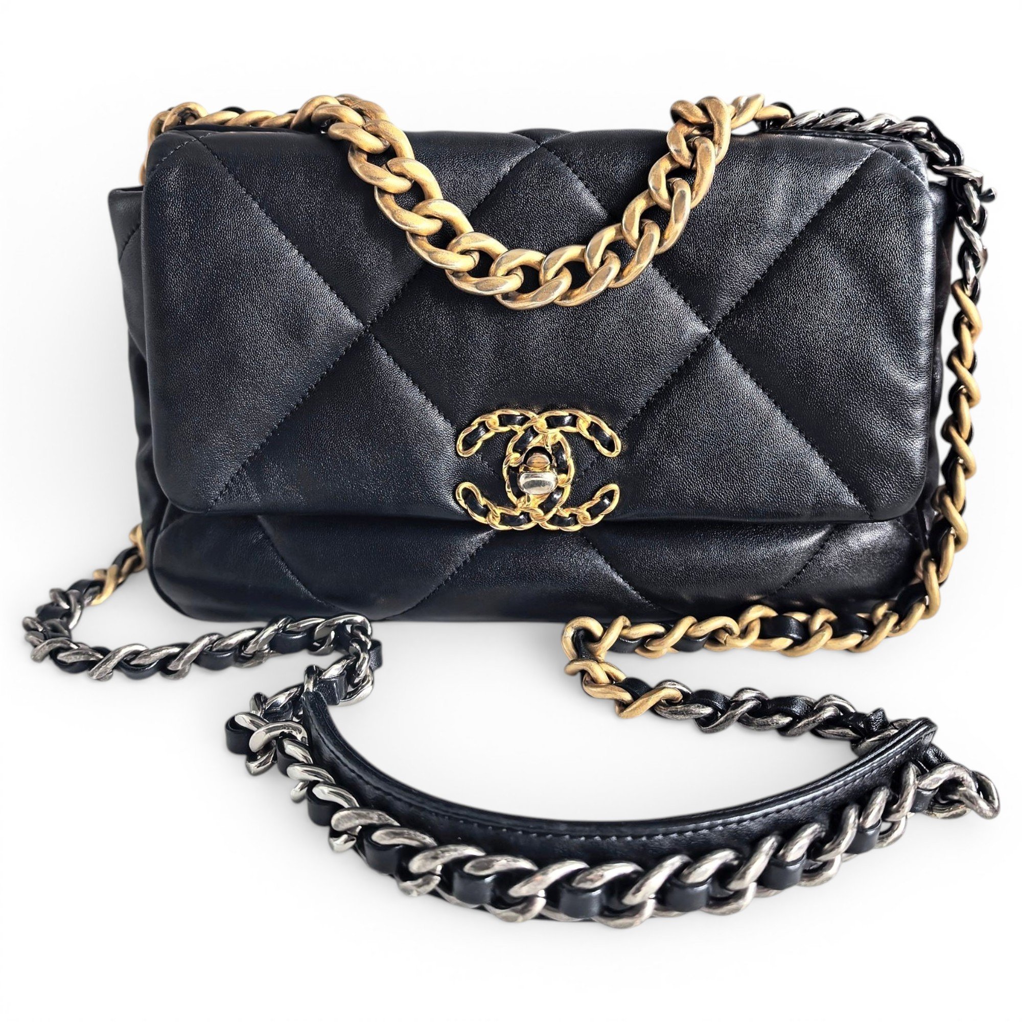 Chanel 19 leather handbag