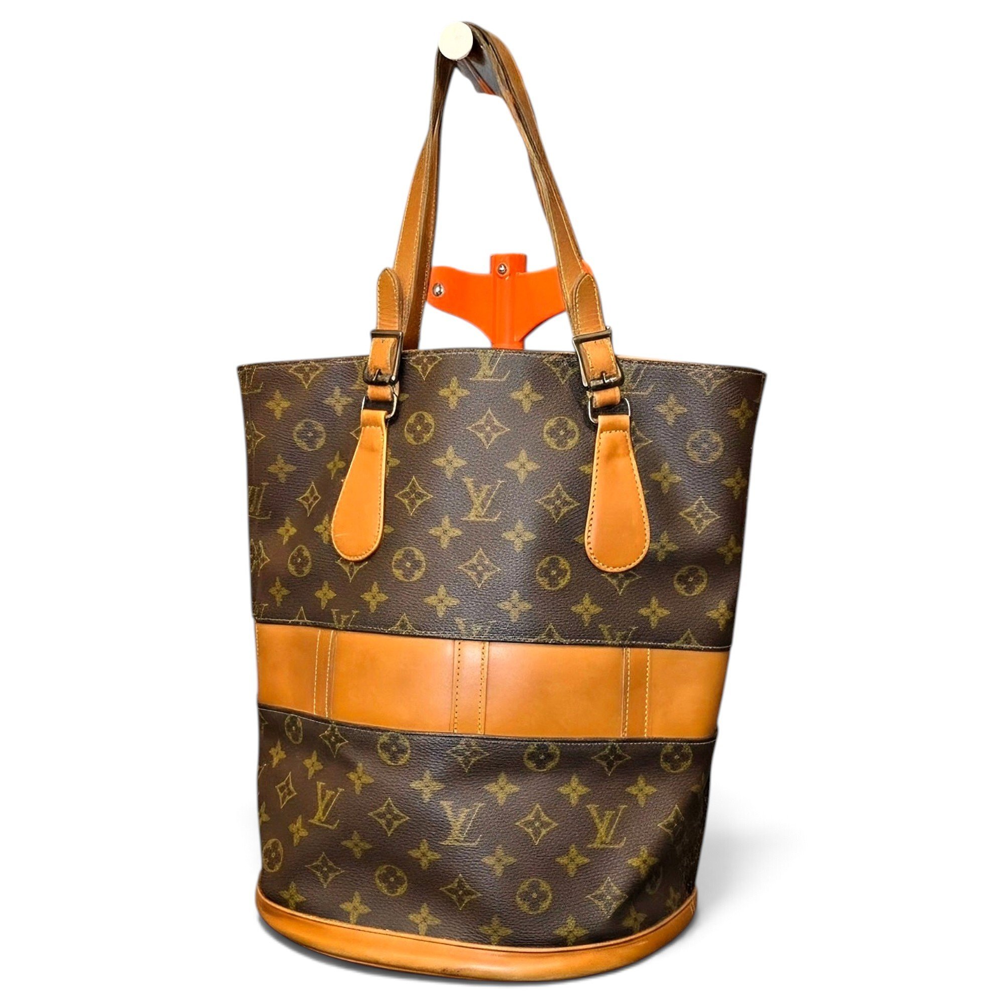 Bucket leather handbag