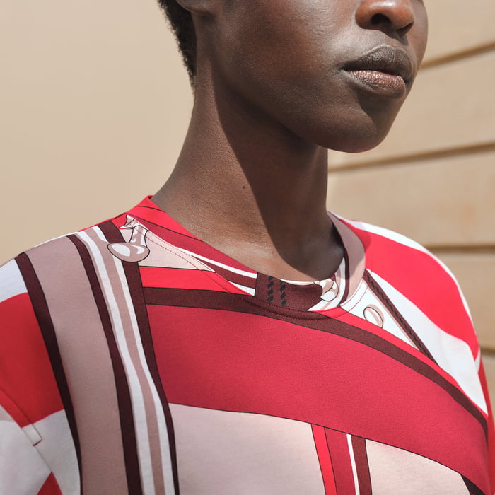 Rouge Écarlate "En Roue Libre" Maxi T-shirt