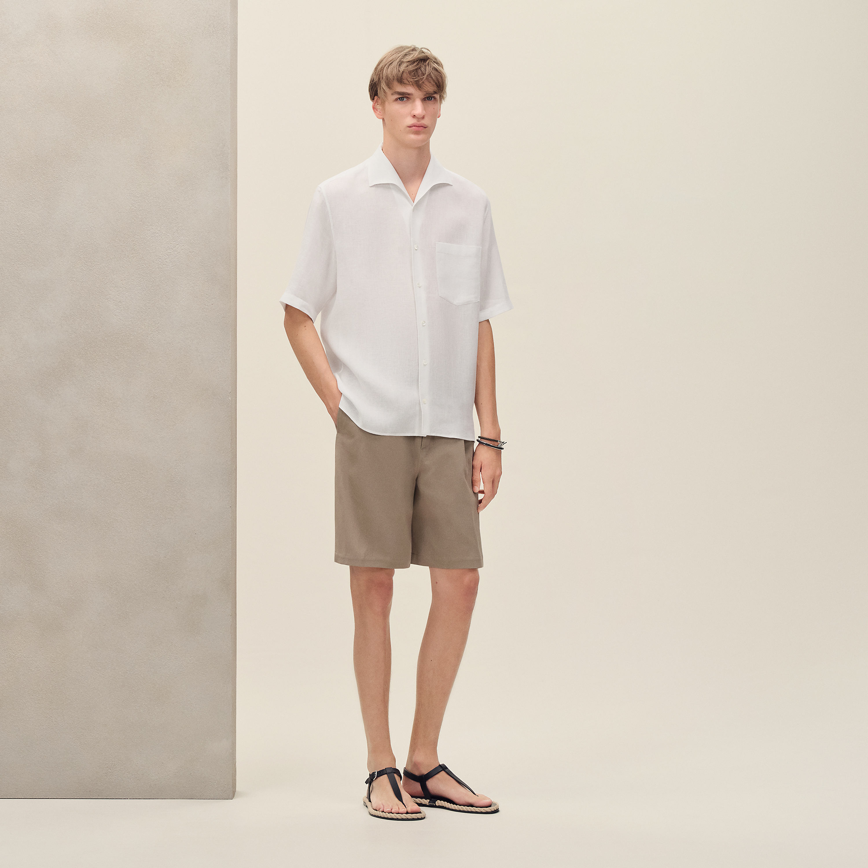 Short-sleeve straight cut shirt with notched collar