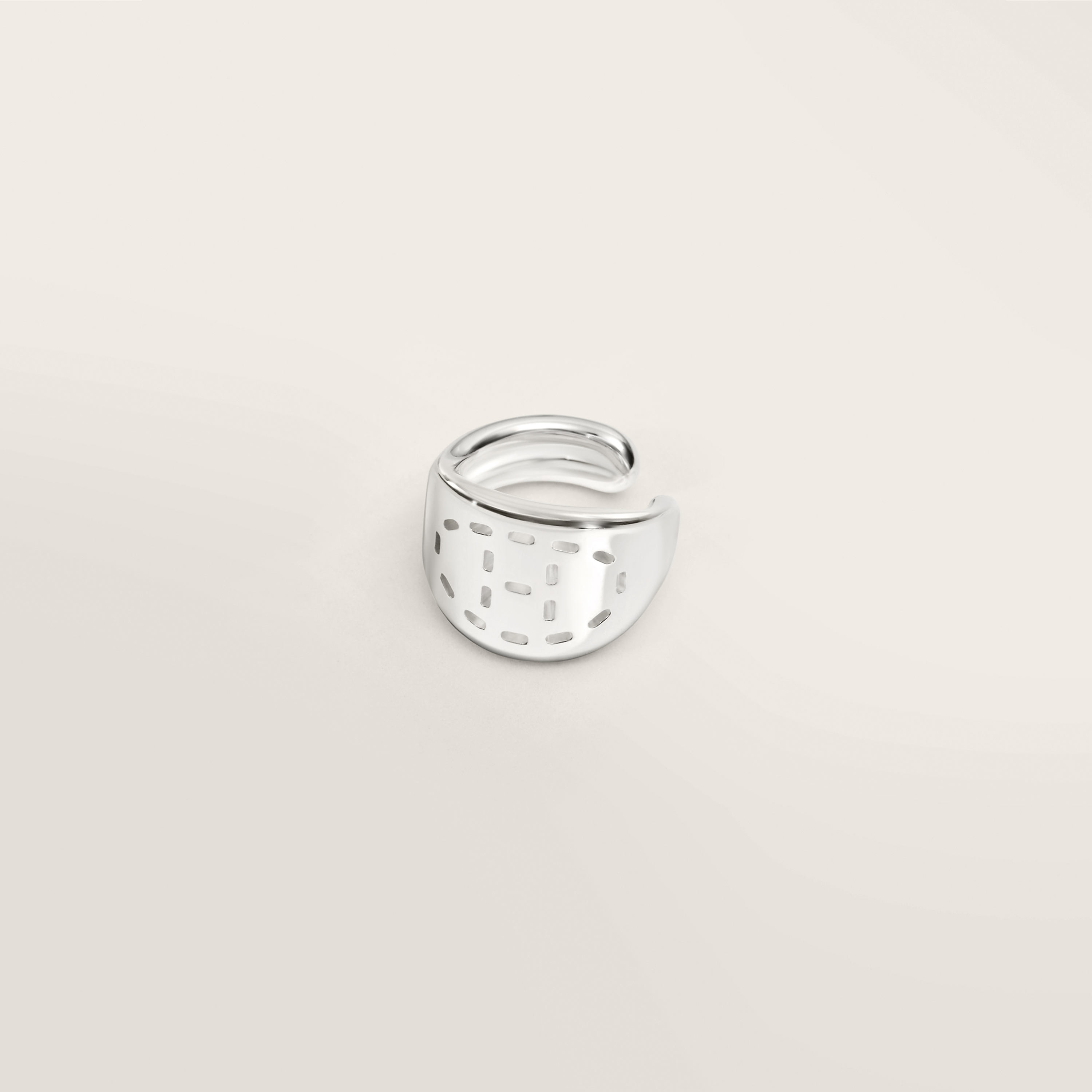 Point Sellier left single ear cuff