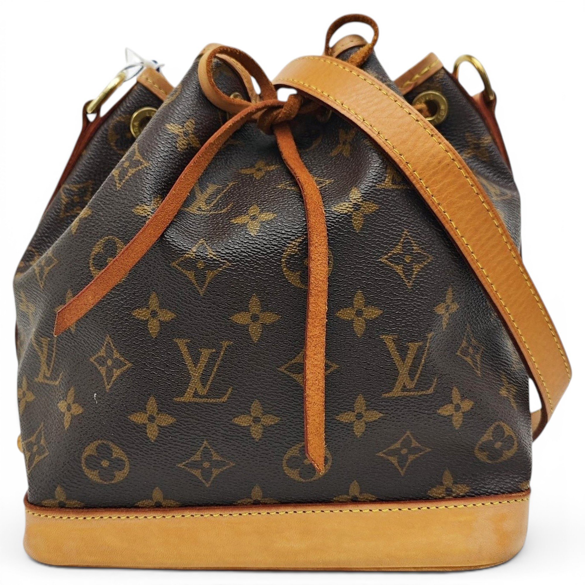 Nano Noé leather handbag