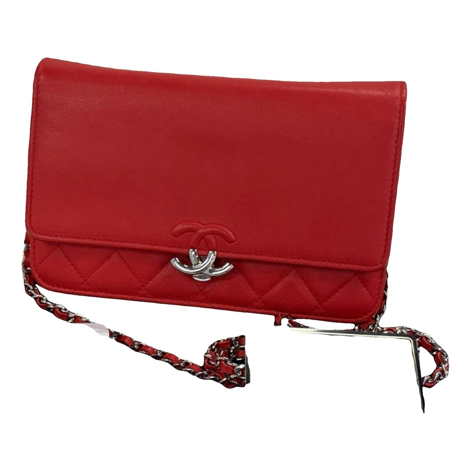 Wallet On Chain Timeless/Classique leather crossbody bag
