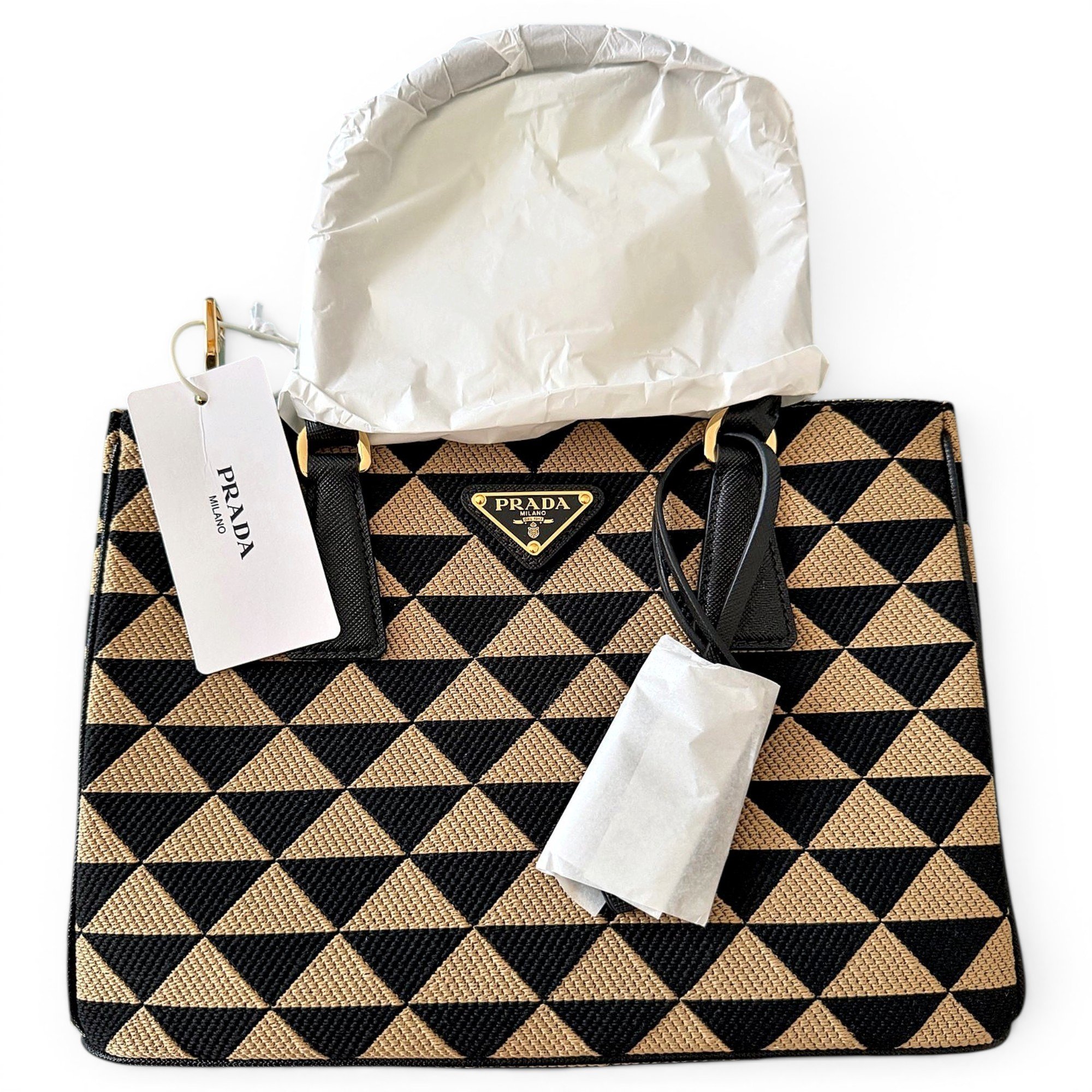 Triangle cloth handbag