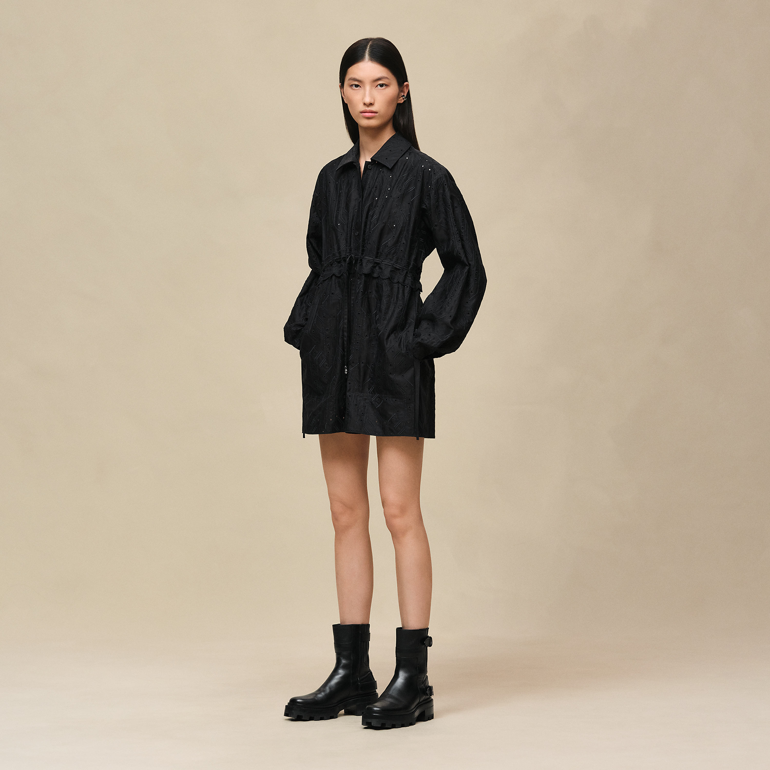 Robe coulissée brodée