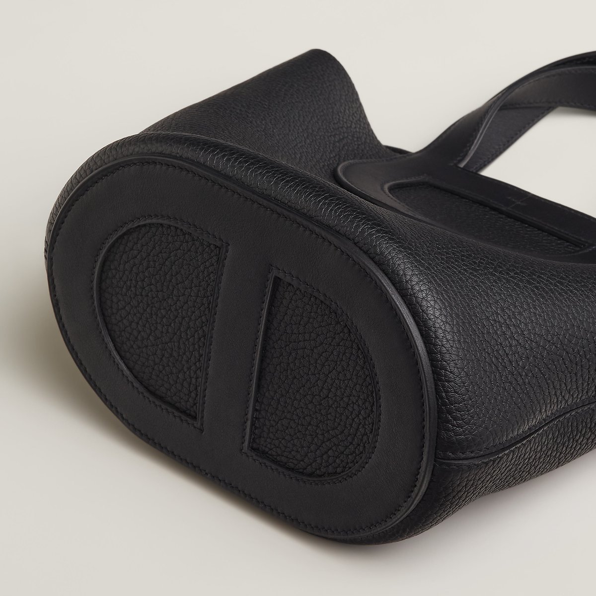 Noir Hermès In-the-loop 18 Bag