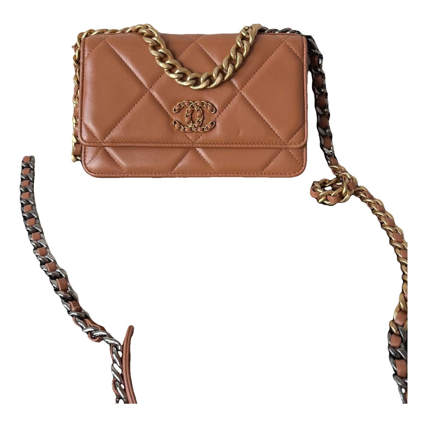 Wallet On Chain Chanel 19 leather handbag