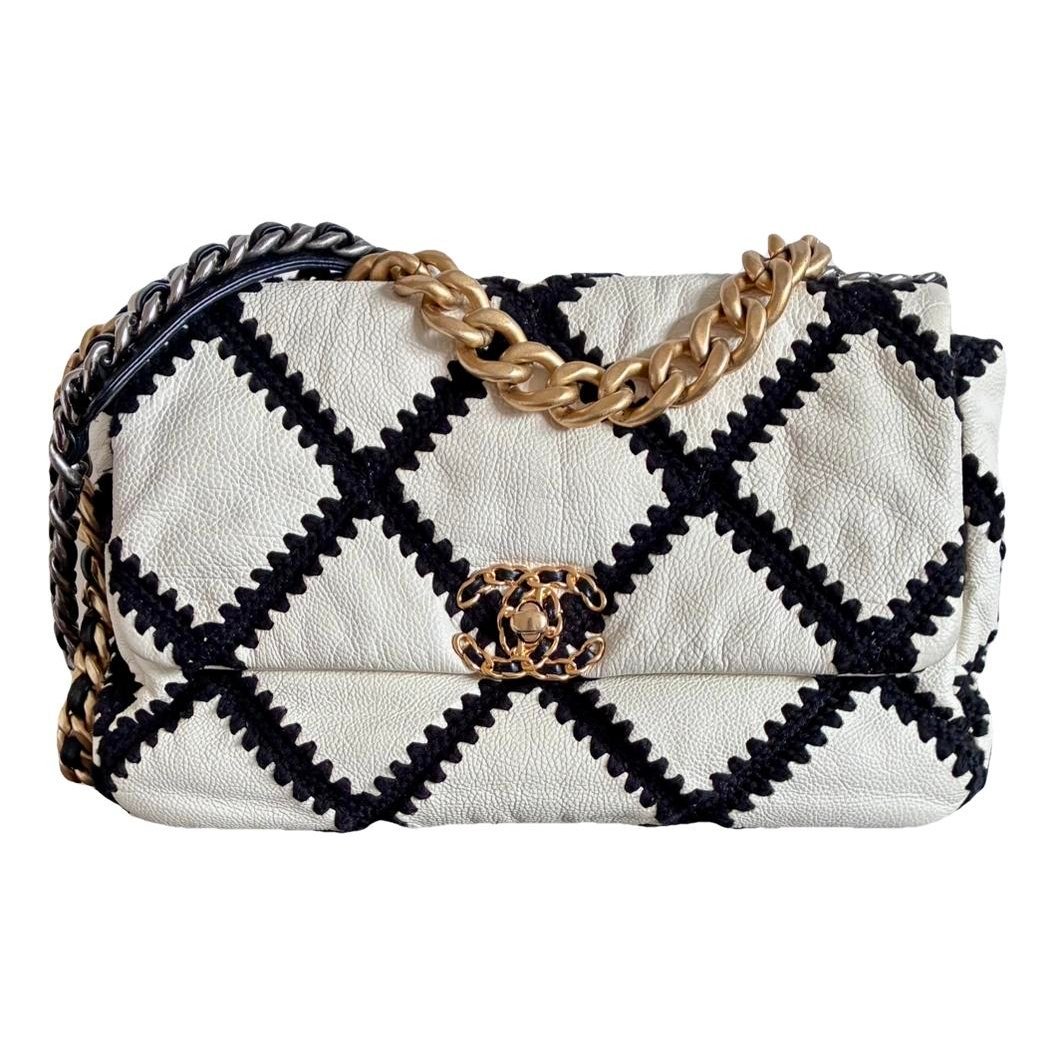 Chanel 19 leather handbag