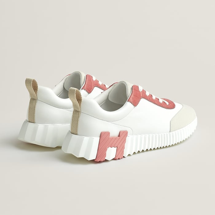Bouncing Sneaker
