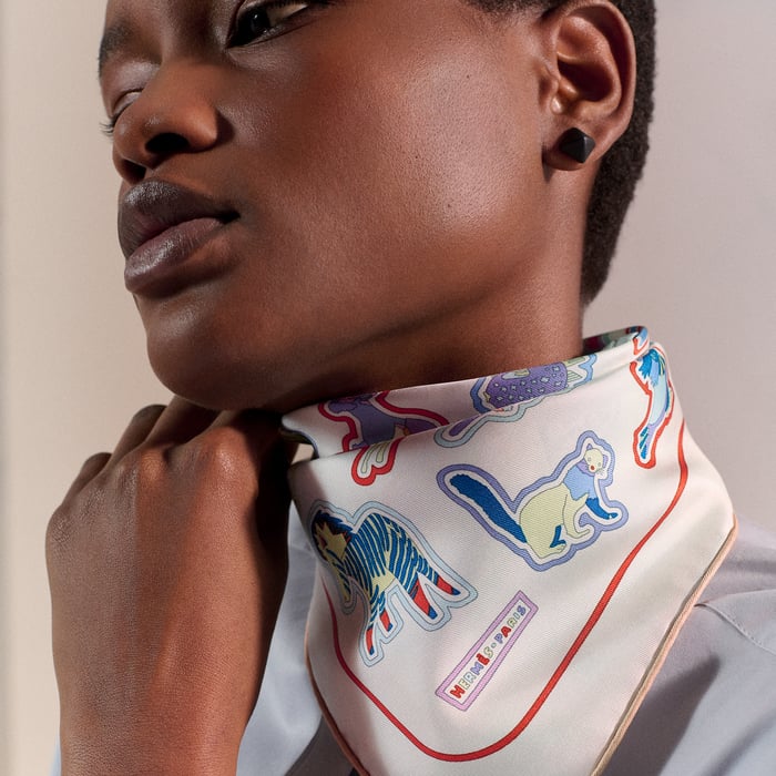 Caracteristick Detail Scarf 45