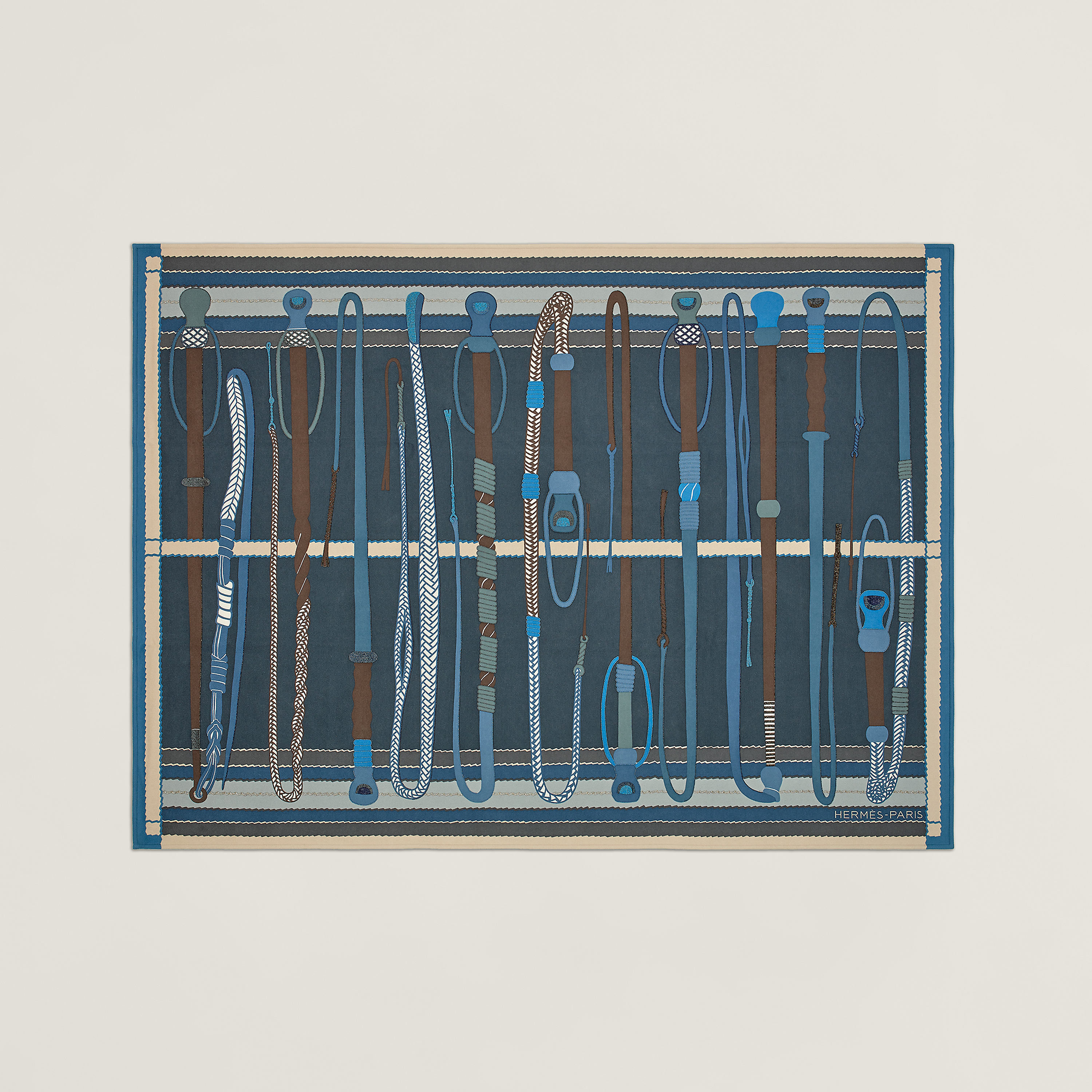 Fouets et Tartan blanket