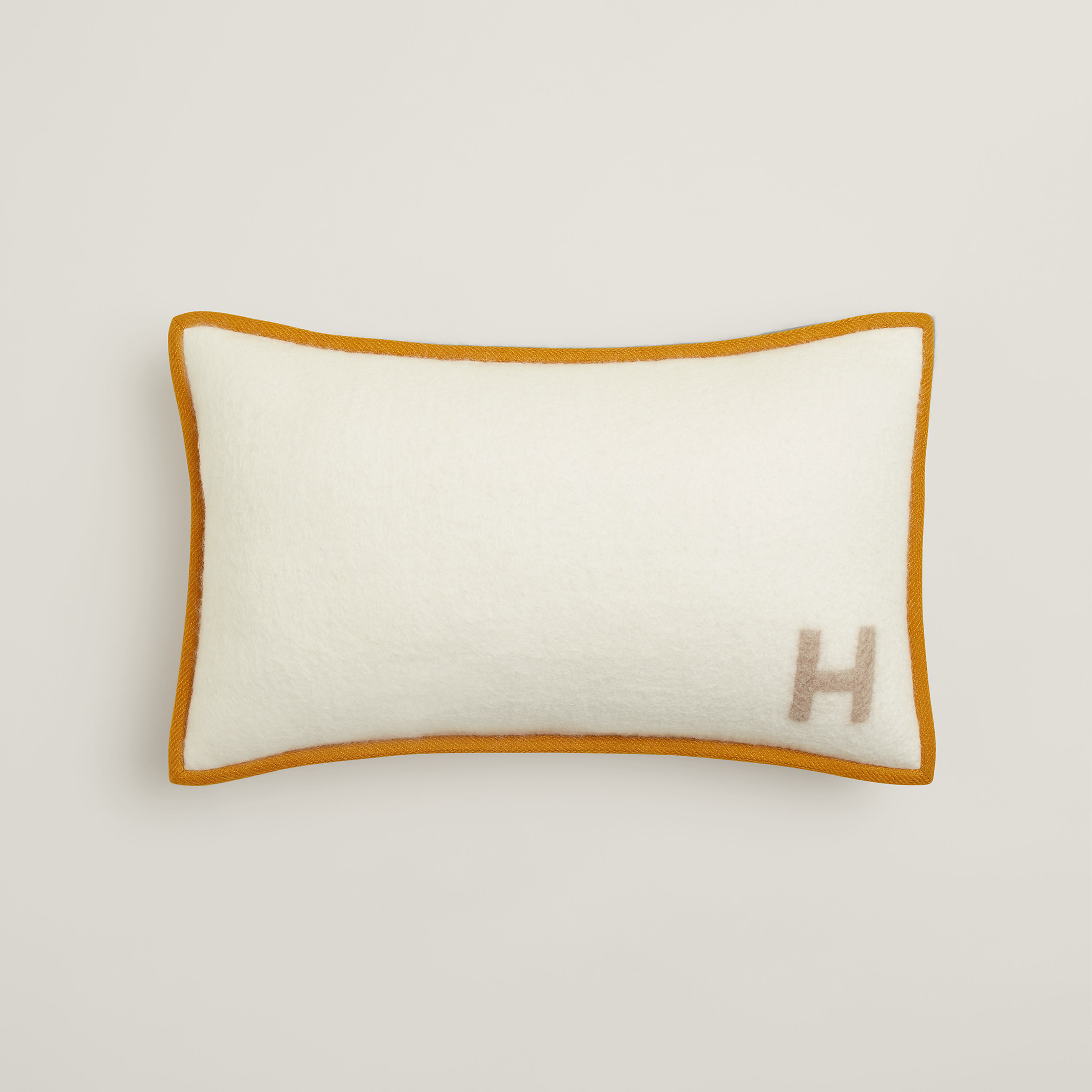 Atmos neck support pillow