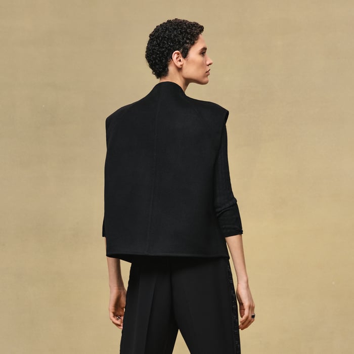 Noir Light Short Vest