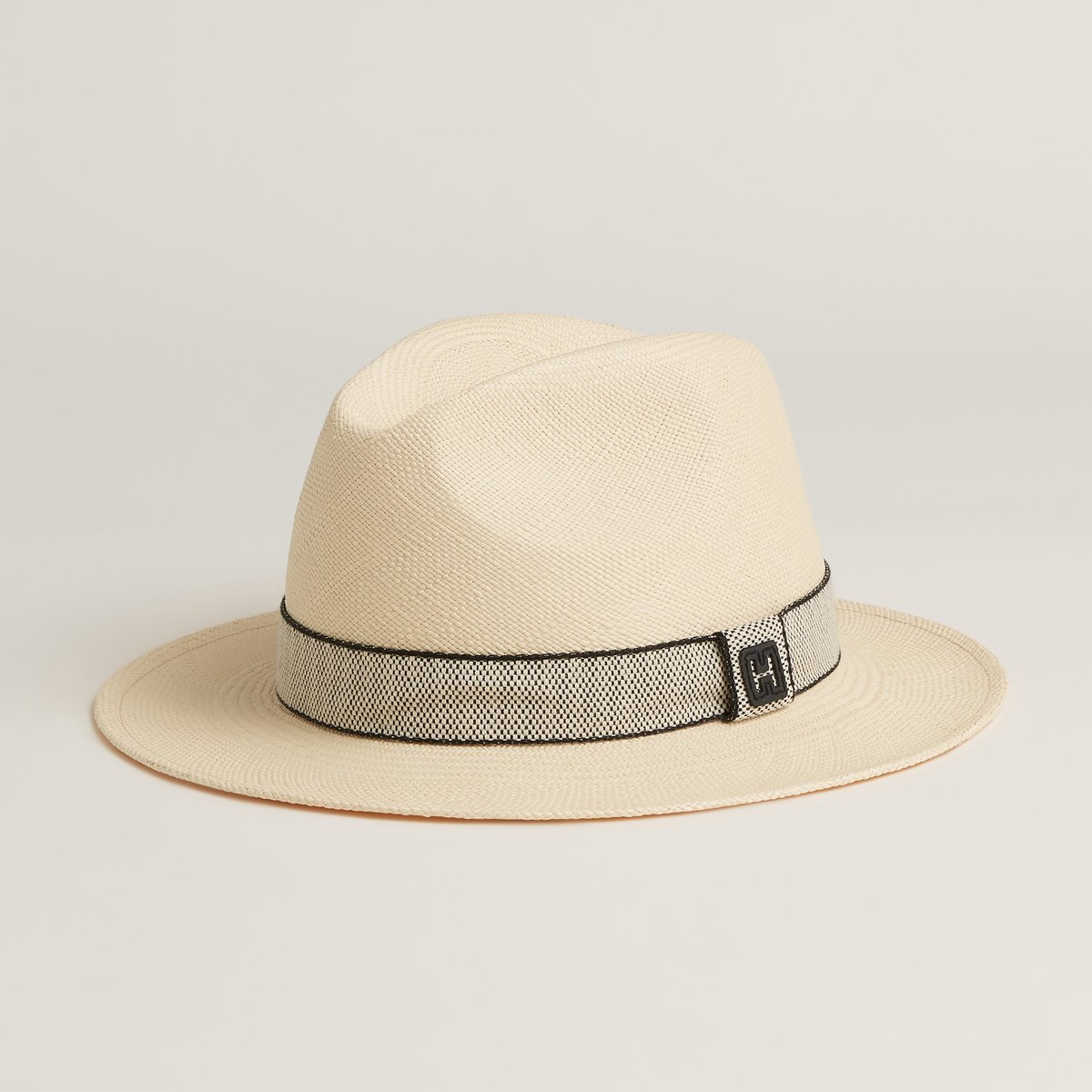 Rio H Cut hat