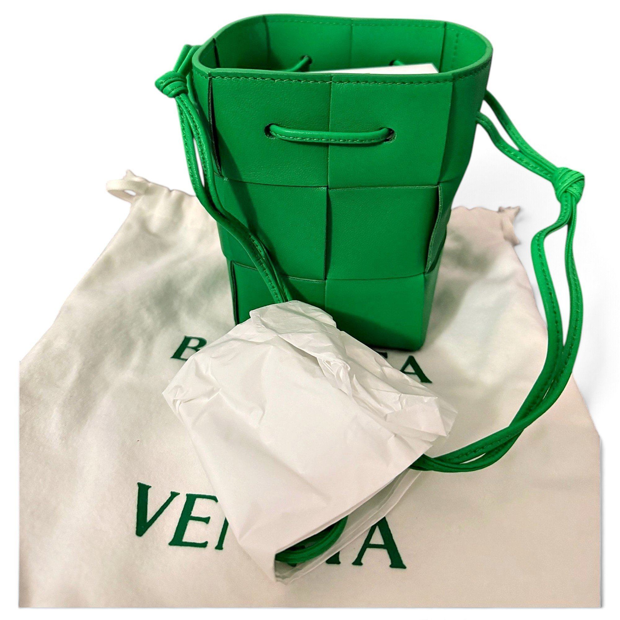 Cassette Bucket leather crossbody bag