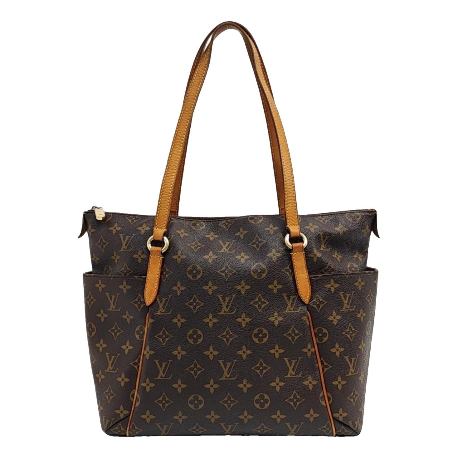 Totally leather handbag